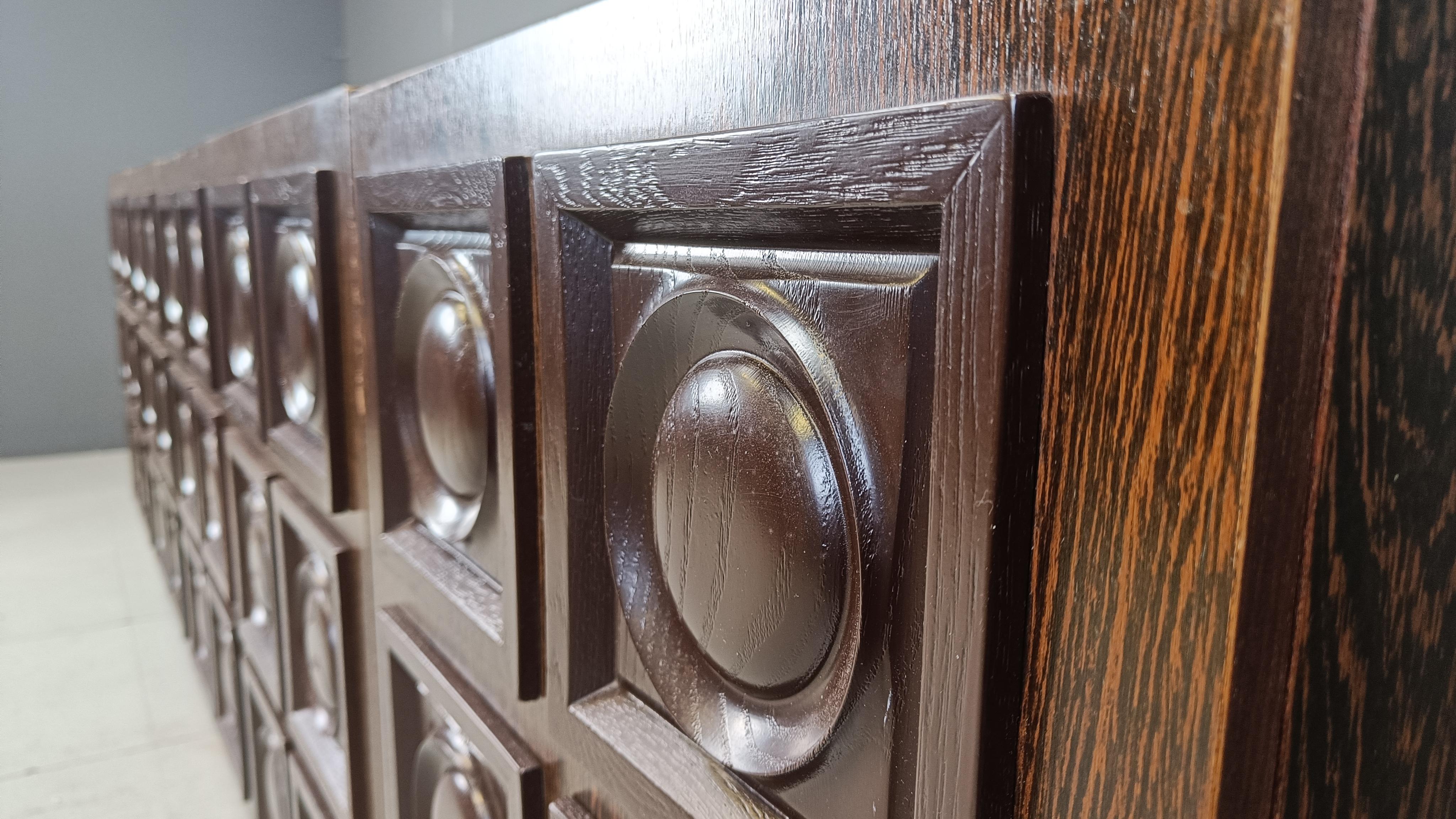 Grafische Wengé-Credenza im Brutalismus, 1970er Jahre im Angebot 3