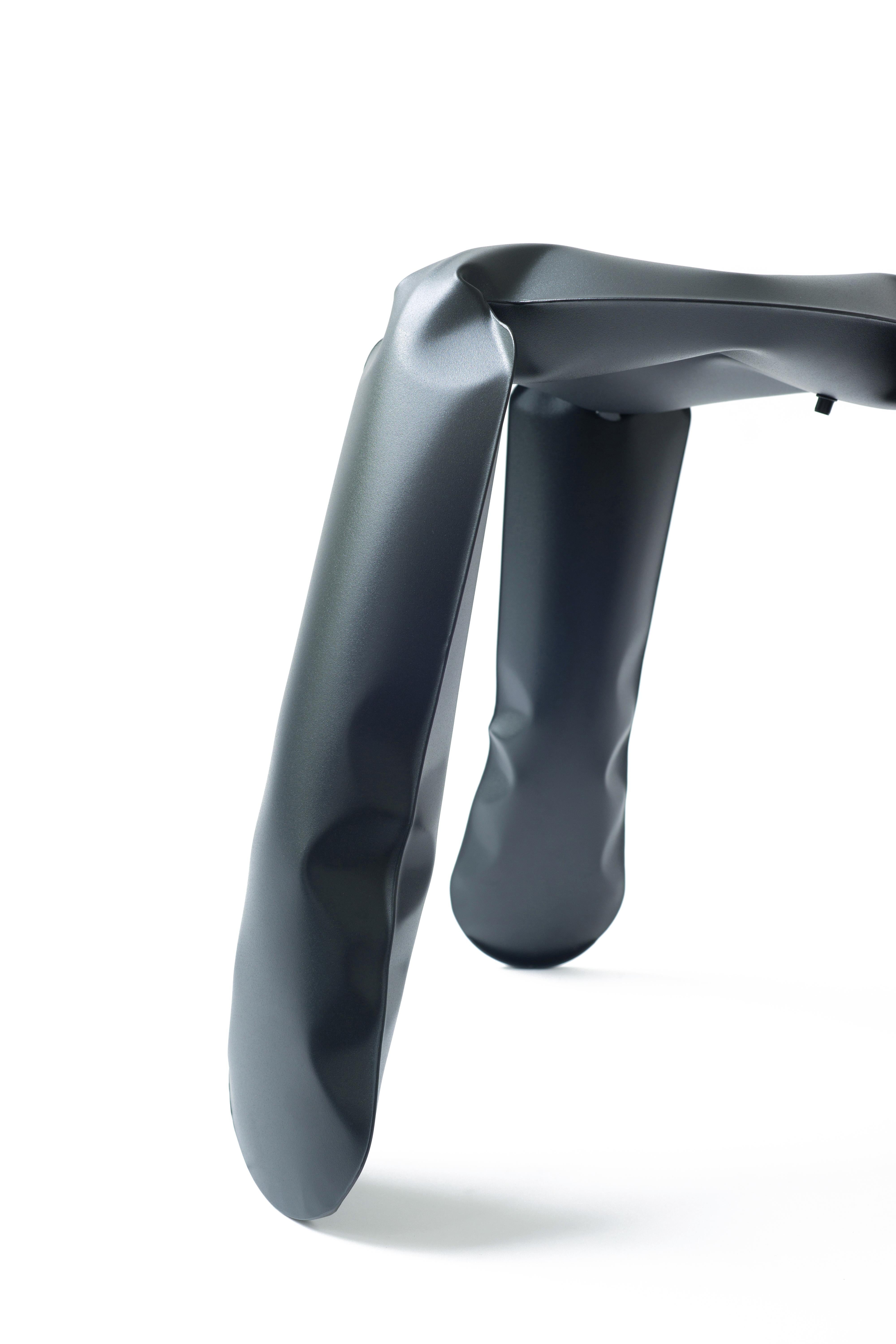 Poudré Tabouret Plopp standard en aluminium graphite de Zieta en vente