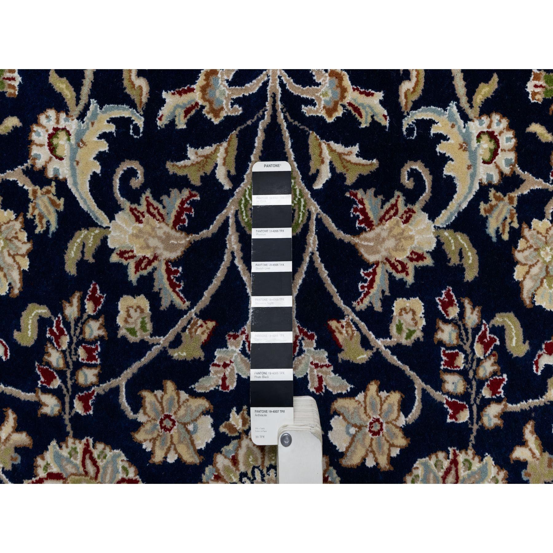 XXIe siècle et contemporain Tapis noué à la main en laine et soie bleu nain graphite avec motif de fleurs 8'9