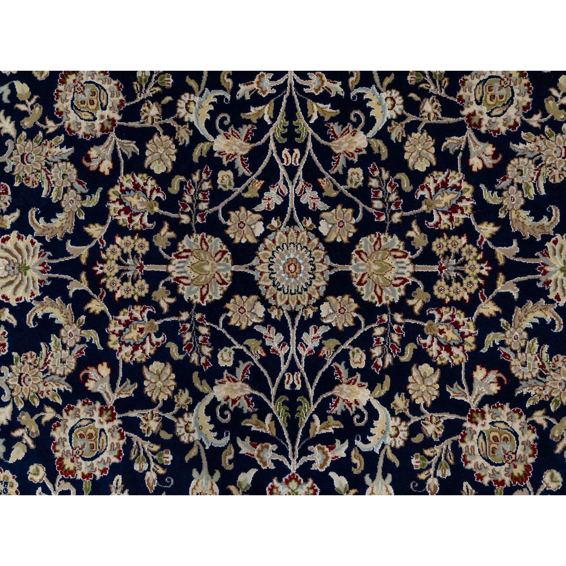 Soie Tapis noué à la main en laine et soie bleu nain graphite avec motif de fleurs 8'9