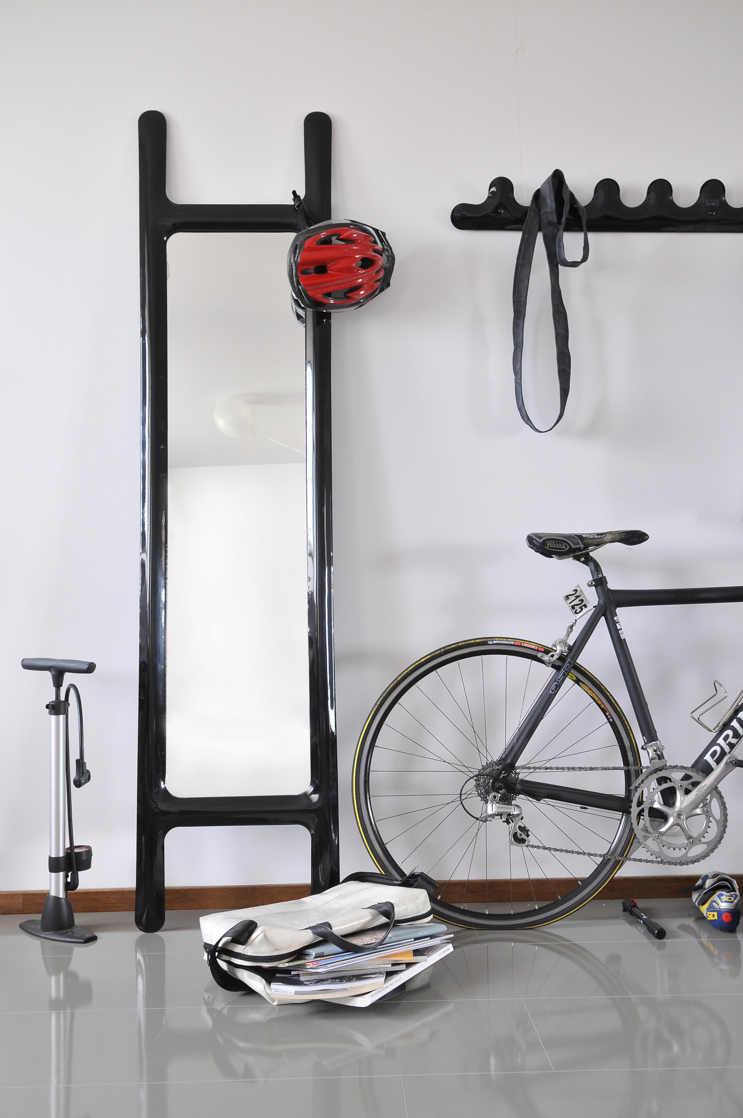 Poudré Miroir Sculptural Graphite Drab par Zieta en vente