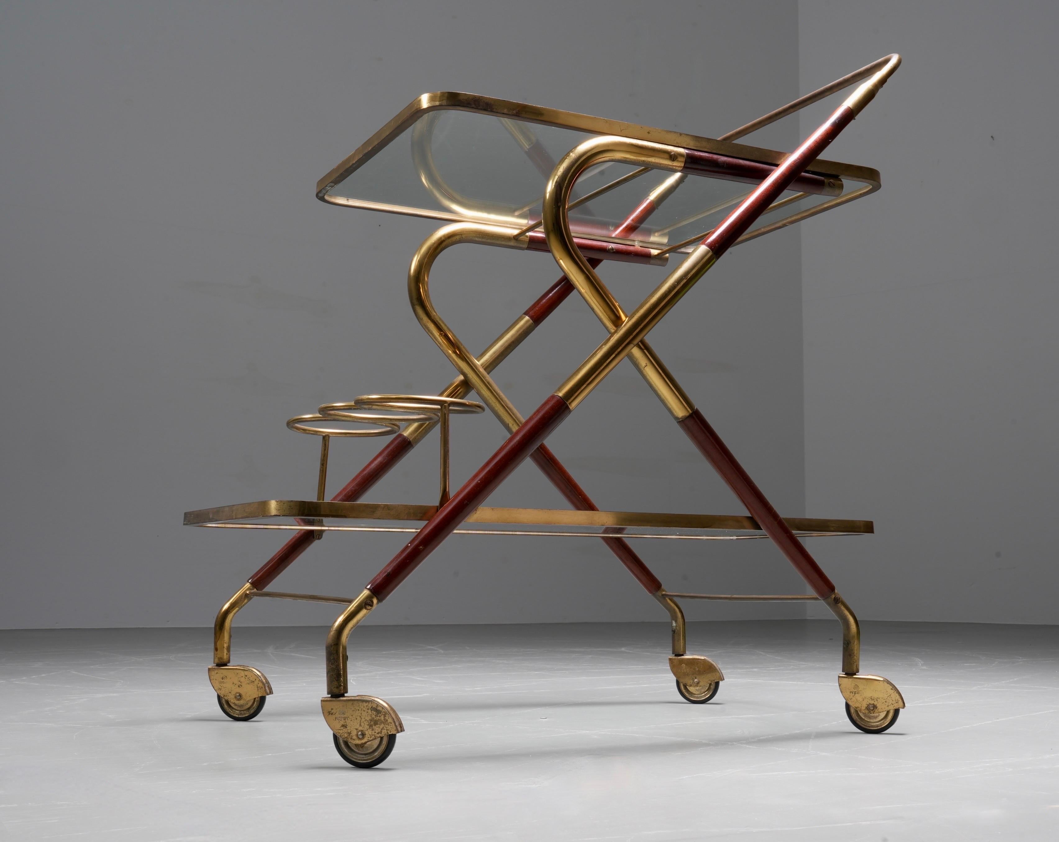 Mid-Century Modern Grappa Trolley by Cesare Lacca in Glass, Brass and Metal. Italy, 1950’s For Sale