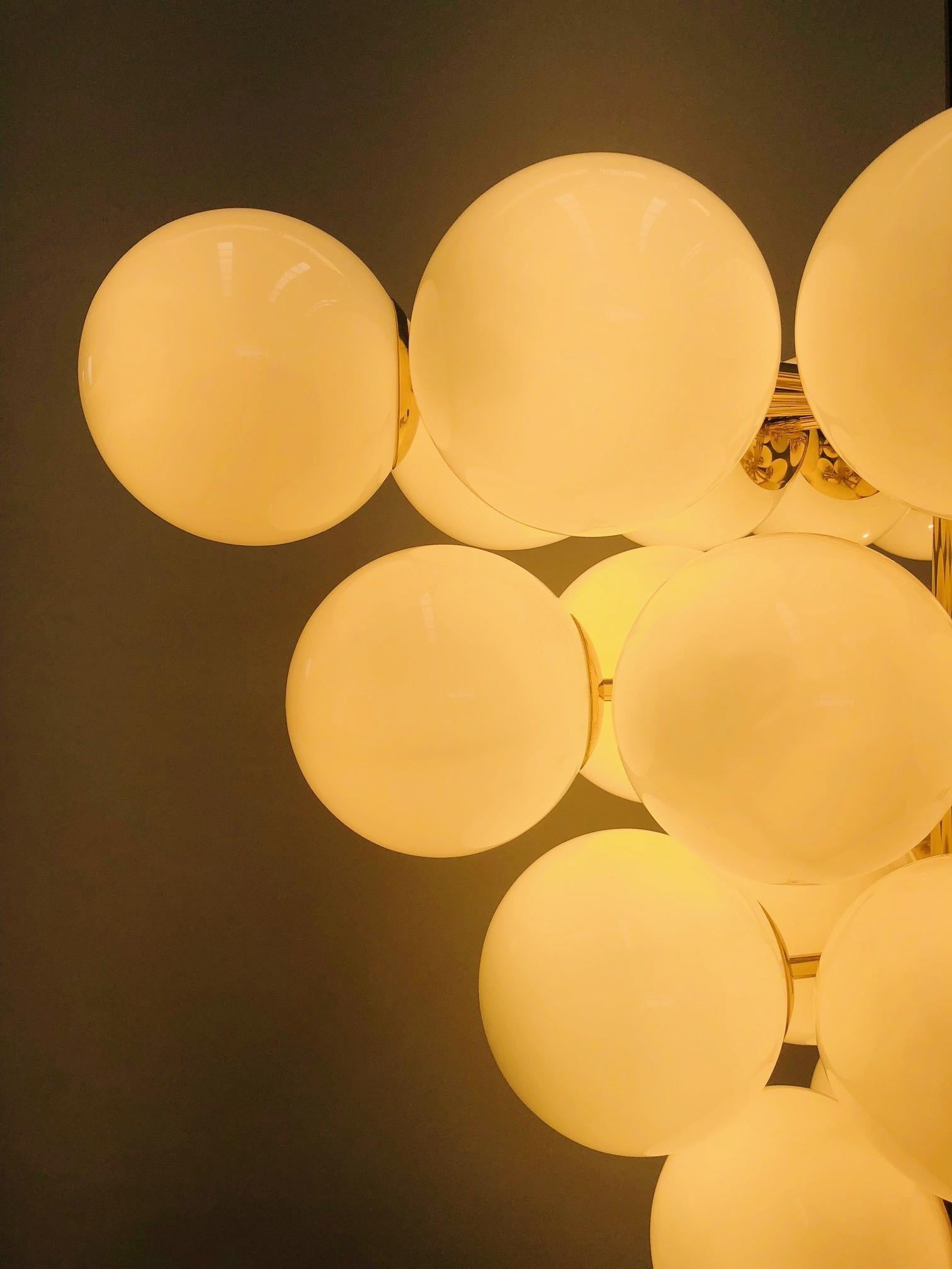 Lampadario Grappolo di Fabio Ltd in vendita 4