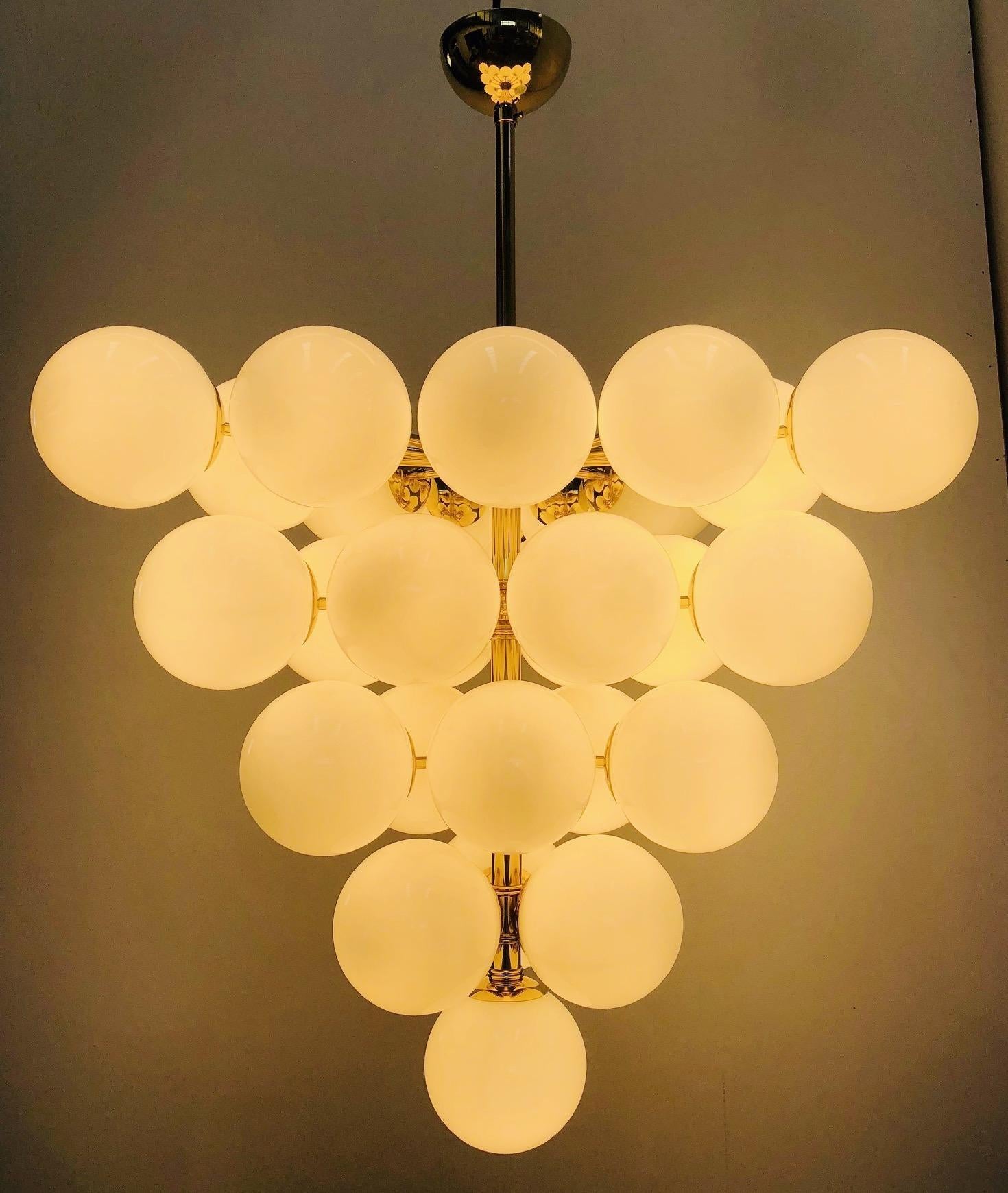 XXI secolo e contemporaneo Lampadario Grappolo di Fabio Ltd in vendita