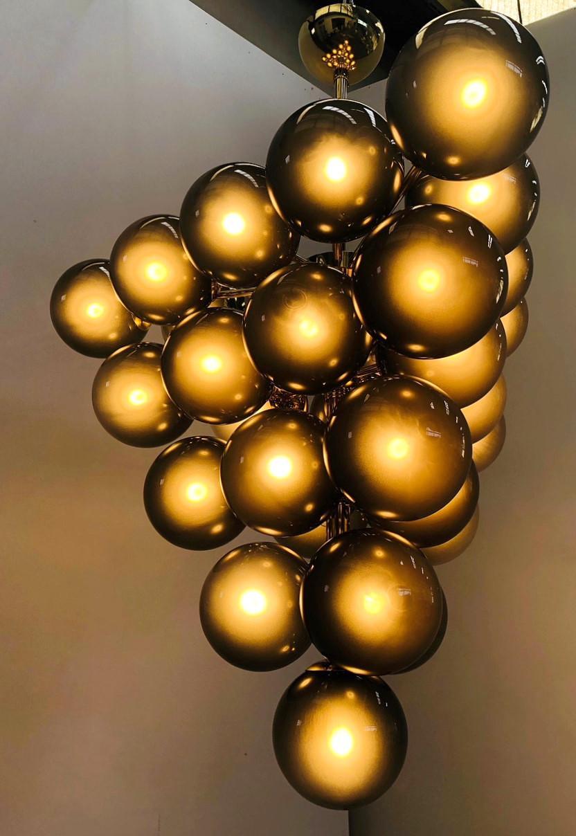 XXI secolo e contemporaneo Lampadario Grappolo di Fabio Ltd in vendita