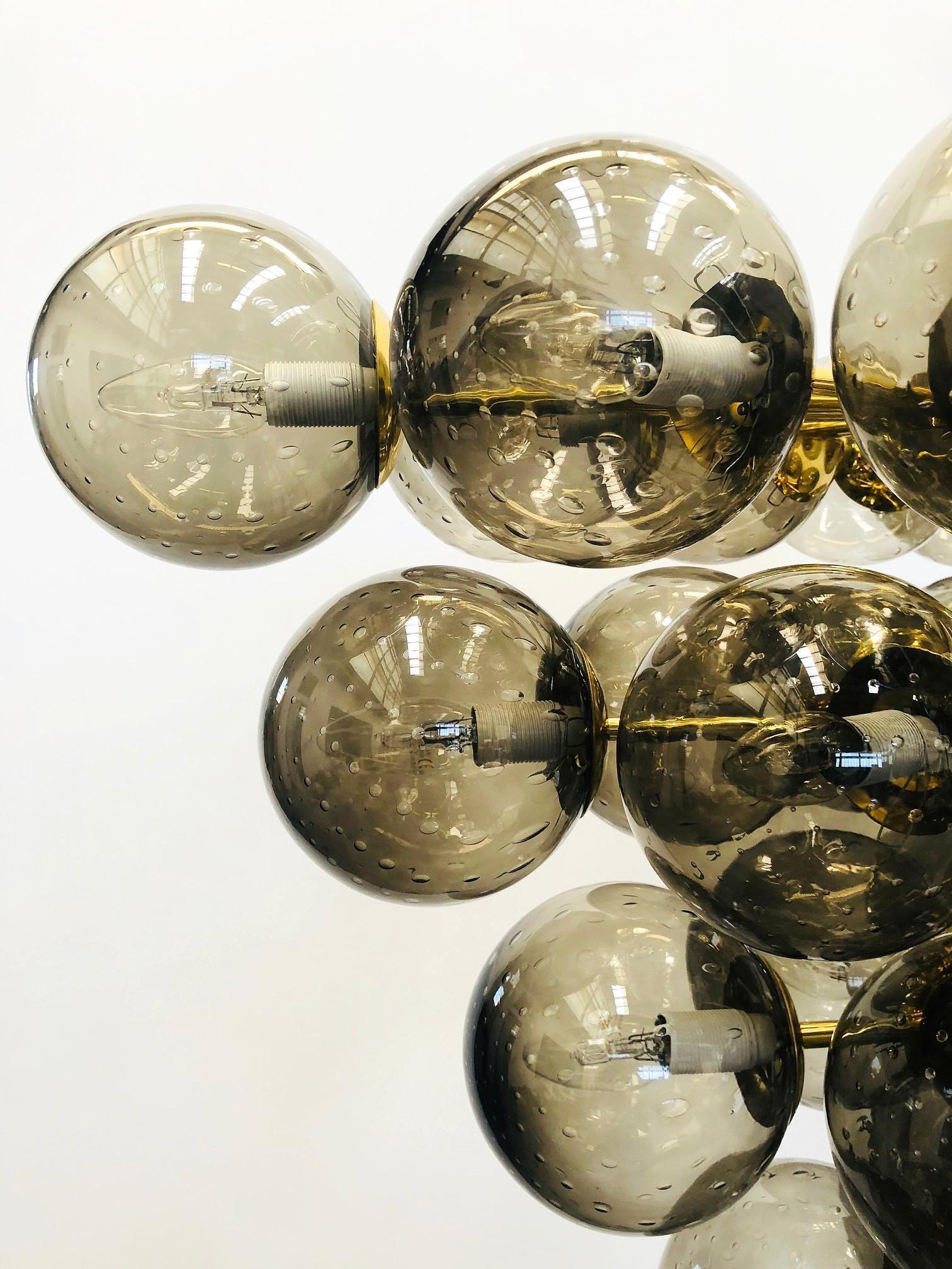XXI secolo e contemporaneo Lampadario Grappolo di Fabio Ltd in vendita