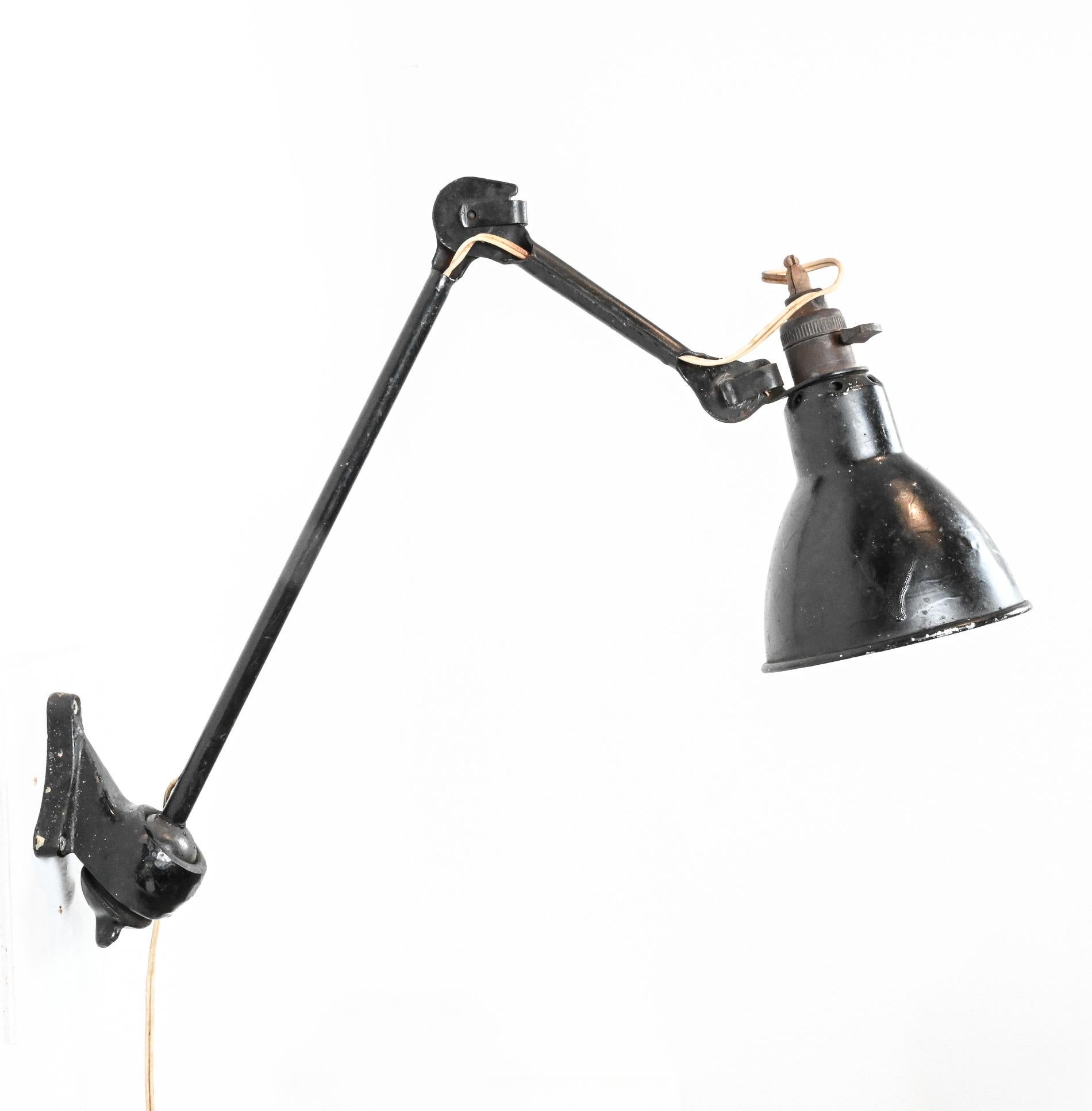 Gras wall lamp produced in 1930. Black metal structure and lampshade. Original and vintage model.
Electrics refurbished with original B22 socket lamp, black cotton thread.
Gras lamp became famous when Le Corbusier started to use them first in his