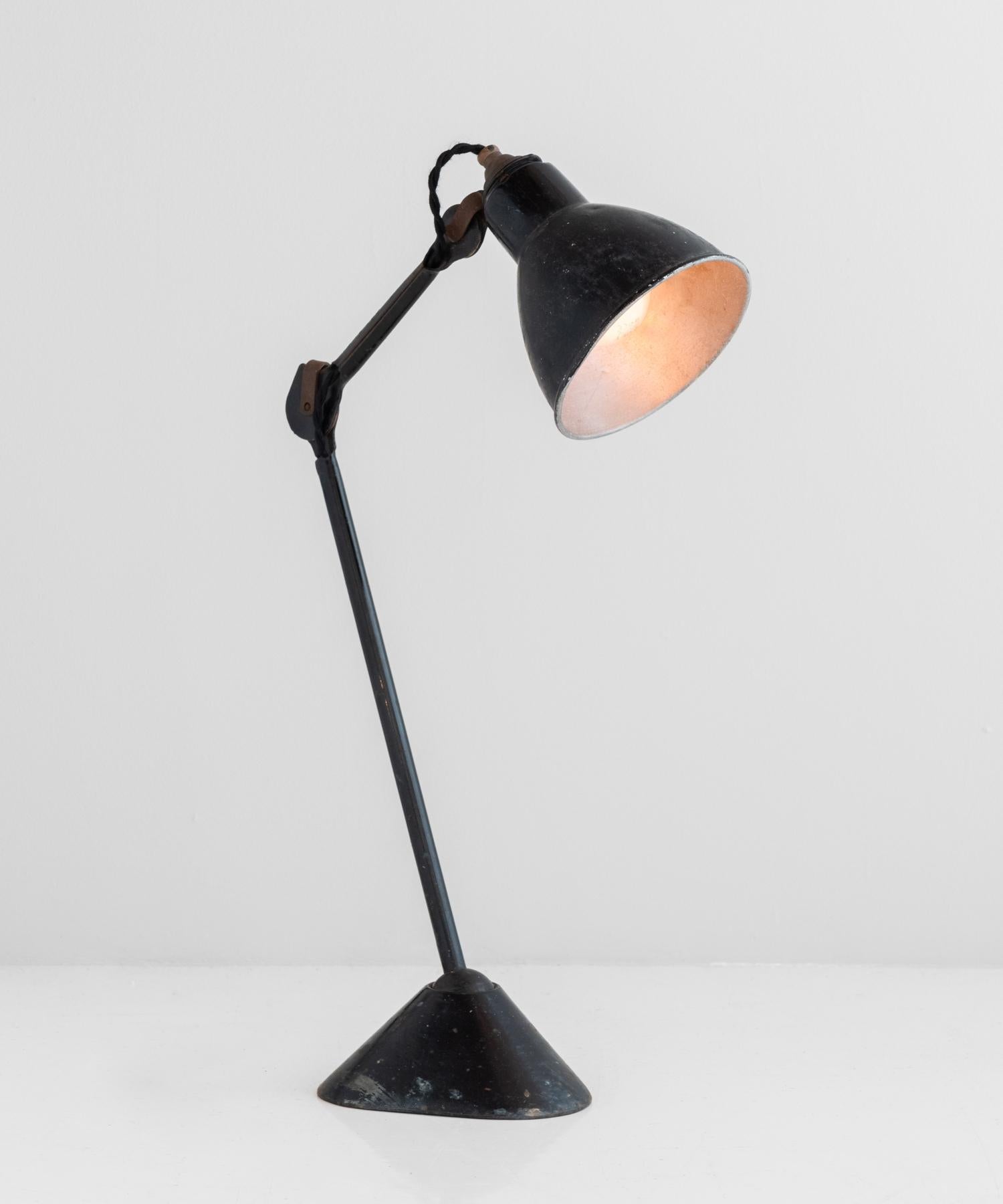 Gras table lamp, France, circa 1930

Designed by Bernard-Albin Gras, with original black patina and iron base.