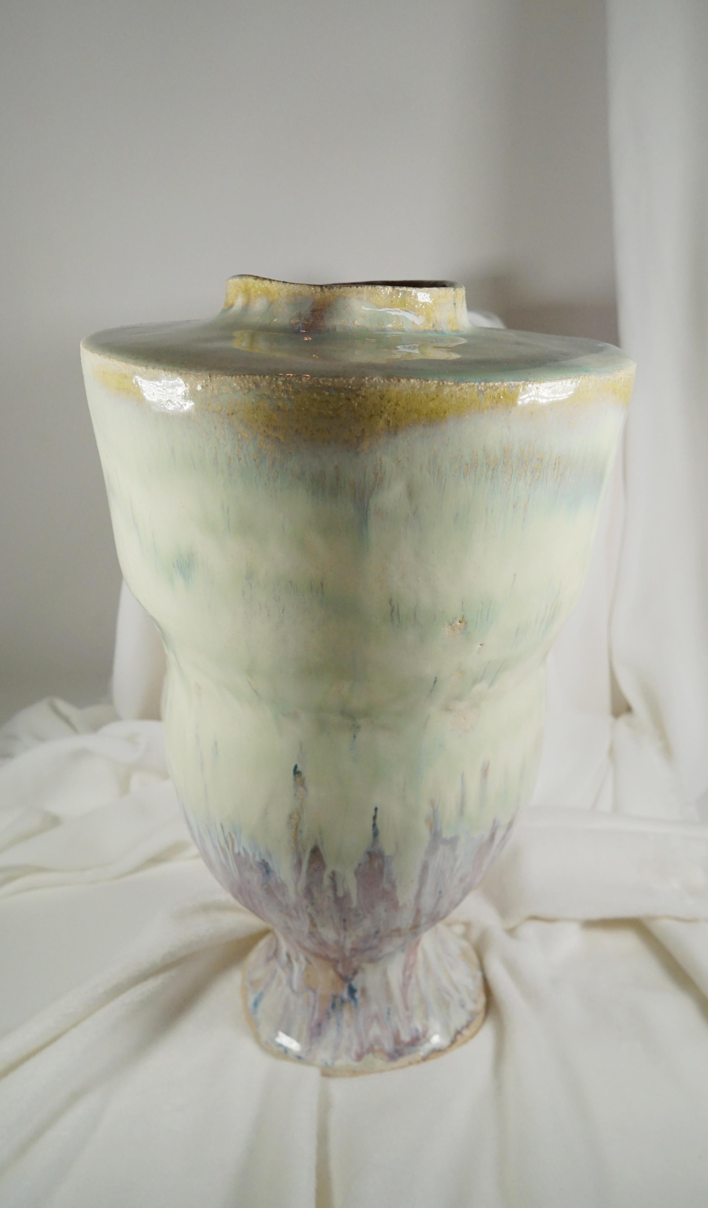 Grès porcellanato Vaso in gres verde e viola di ispirazione spagnola di Hania Jneid in vendita