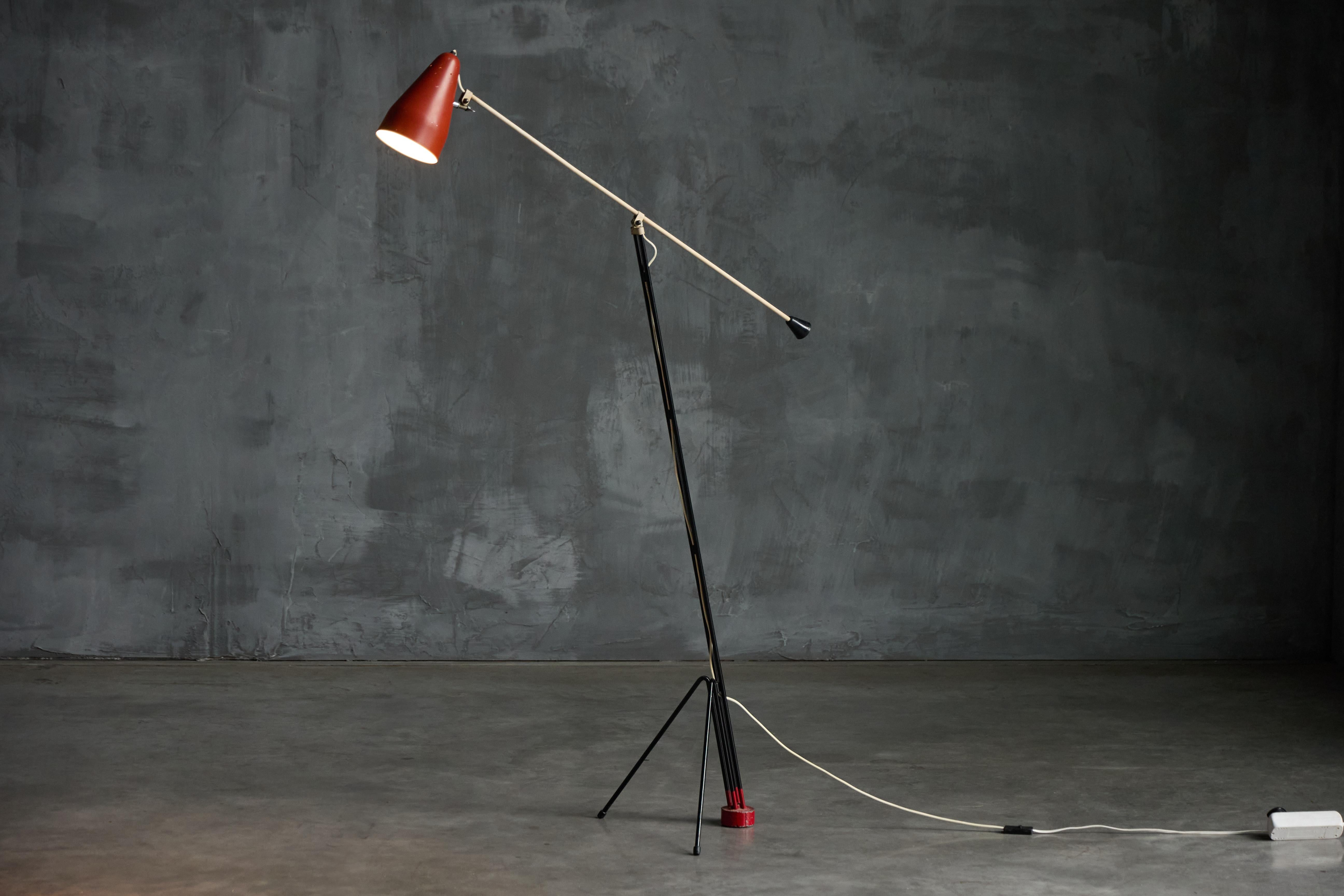 This very rare and important post-war adjustable floor lamp, model ‘6320,’ was designed by Dutch designer Wim Rietveld for Gispen in 1953. Produced only for a few years, its production ceased when Gispen’s Panama lamp gained greater commercial