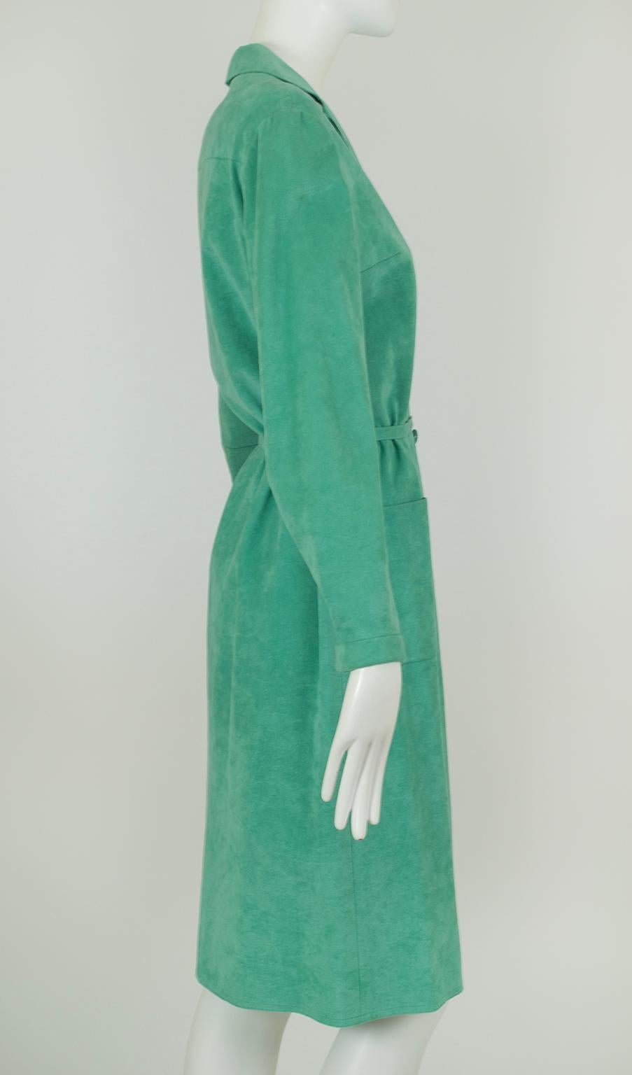 Vert Robe chemise ceinturée en Ultrasuede avec poches plaquées - M, 1970 en vente