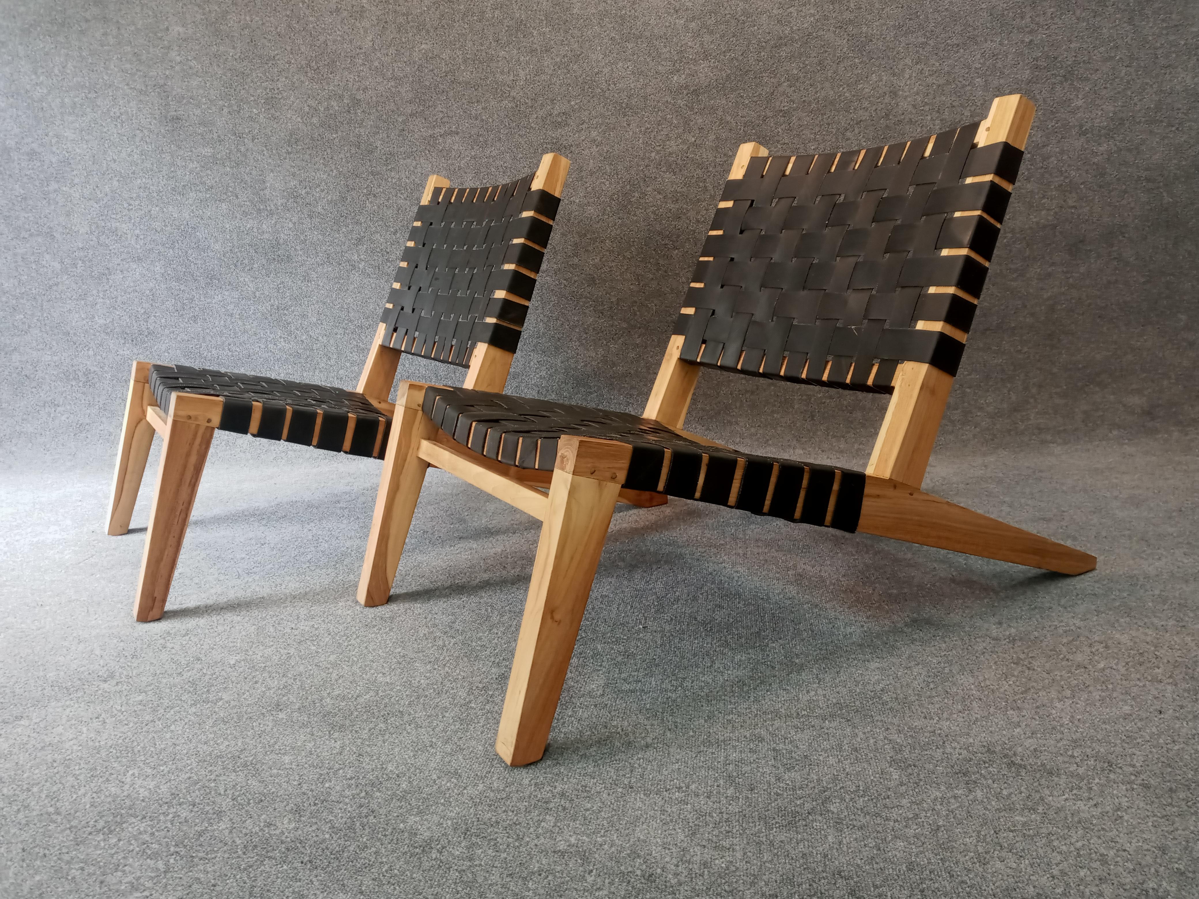 Mid-Century Modern Paire de chaises longues Grasshopper d'inspiration mi-siècle, cadres en teck, sangles tissées en vente