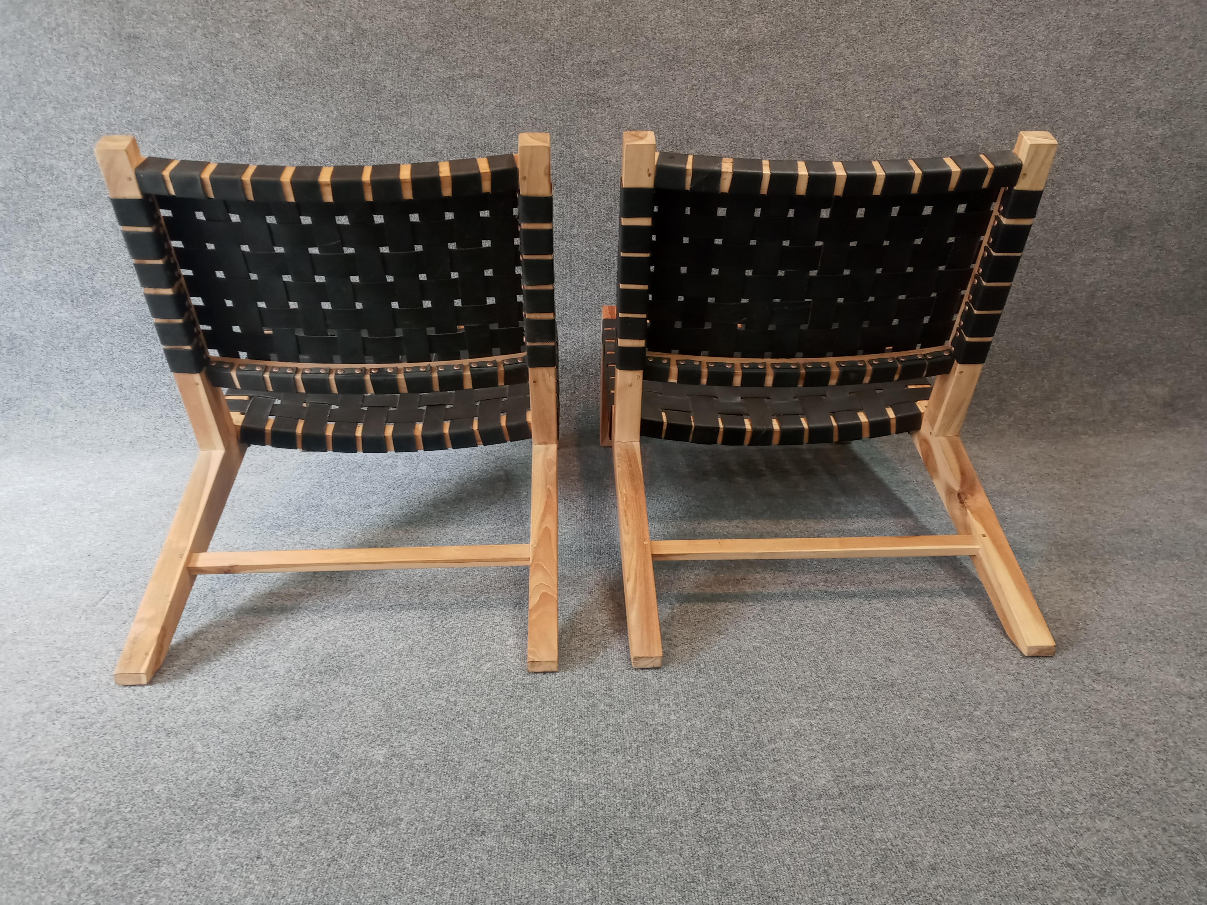 Américain Paire de chaises longues Grasshopper d'inspiration mi-siècle, cadres en teck, sangles tissées en vente