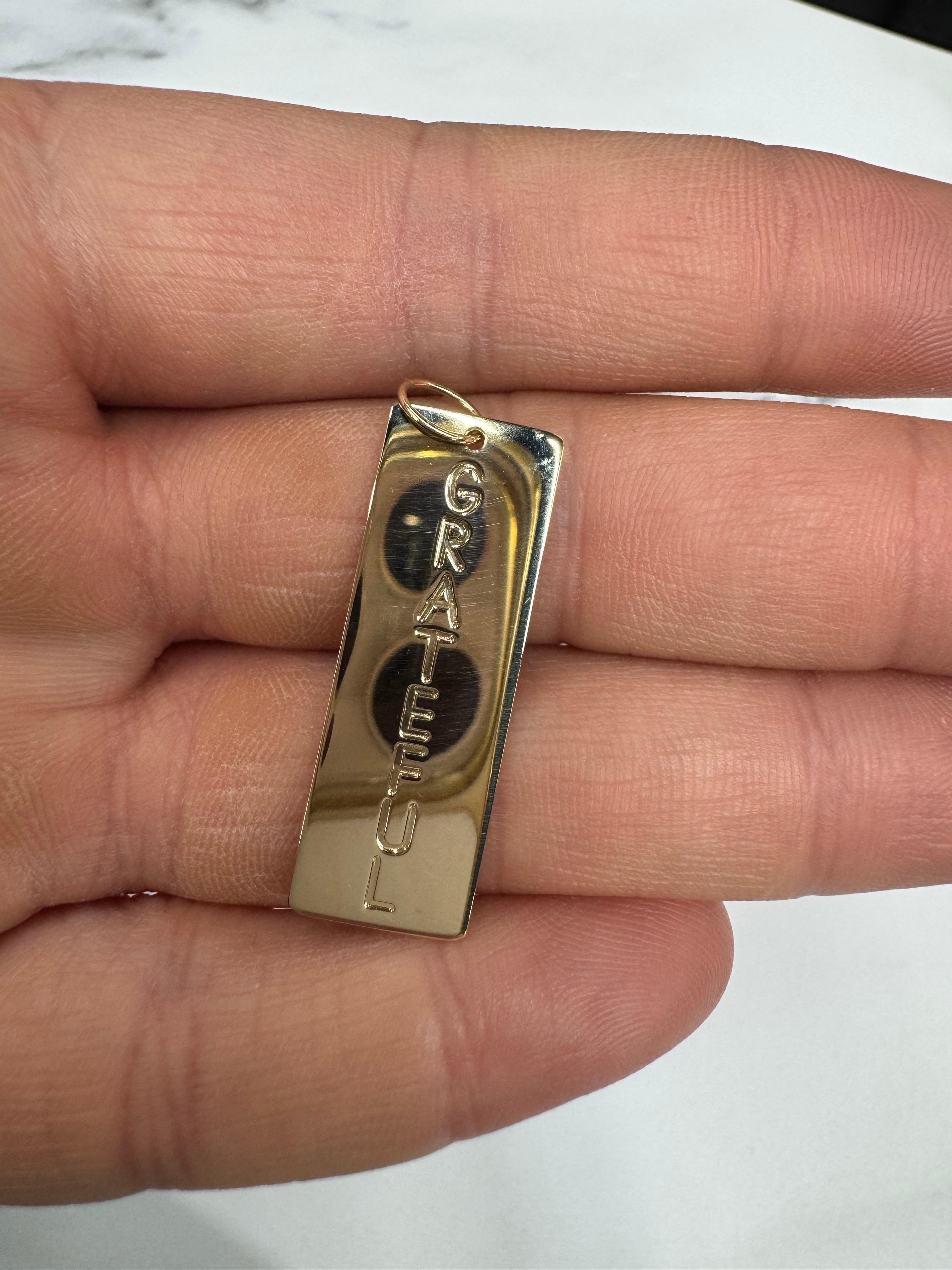Collana con medaglietta per cani GRATEFUL in oro giallo 14 carati da 2,96 grammi in vendita 1