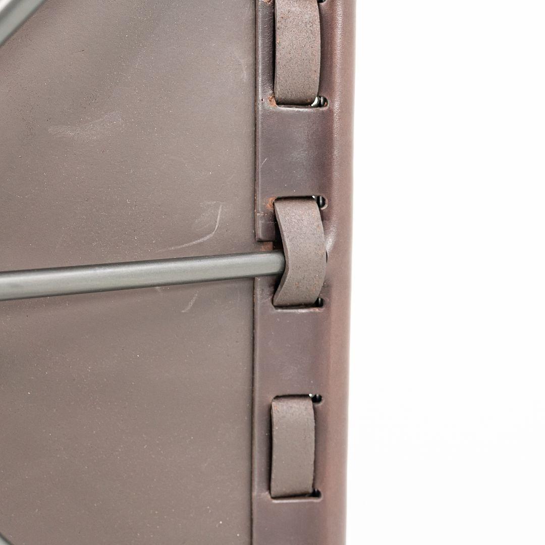 XXIe siècle et contemporain Gratz Industries TG-19 Ottoman en cuir Brown foncé avec cadres noircis en vente