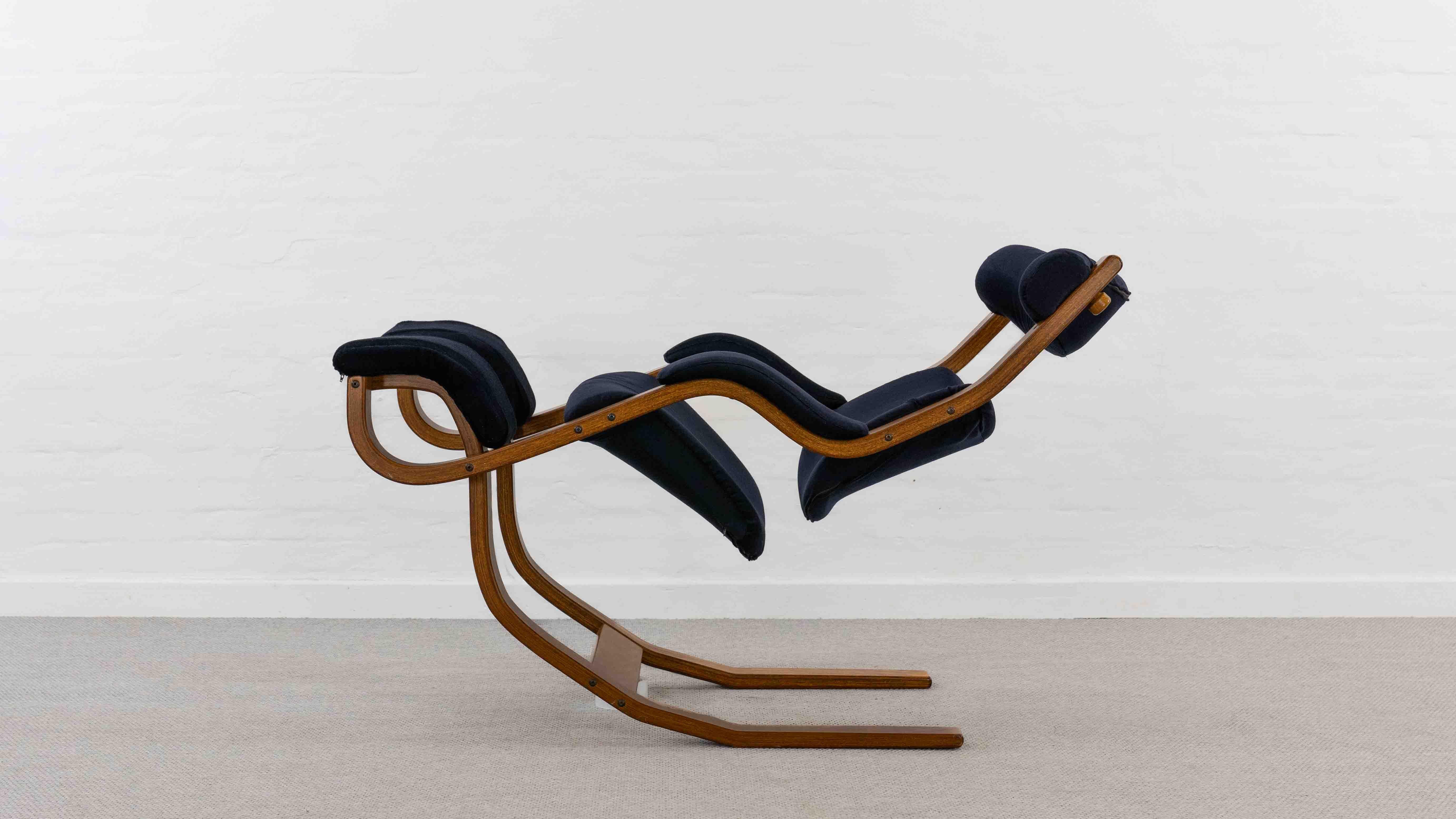 Scandinavian Modern Gravity Balans Relaxchair by Peter Opsvik