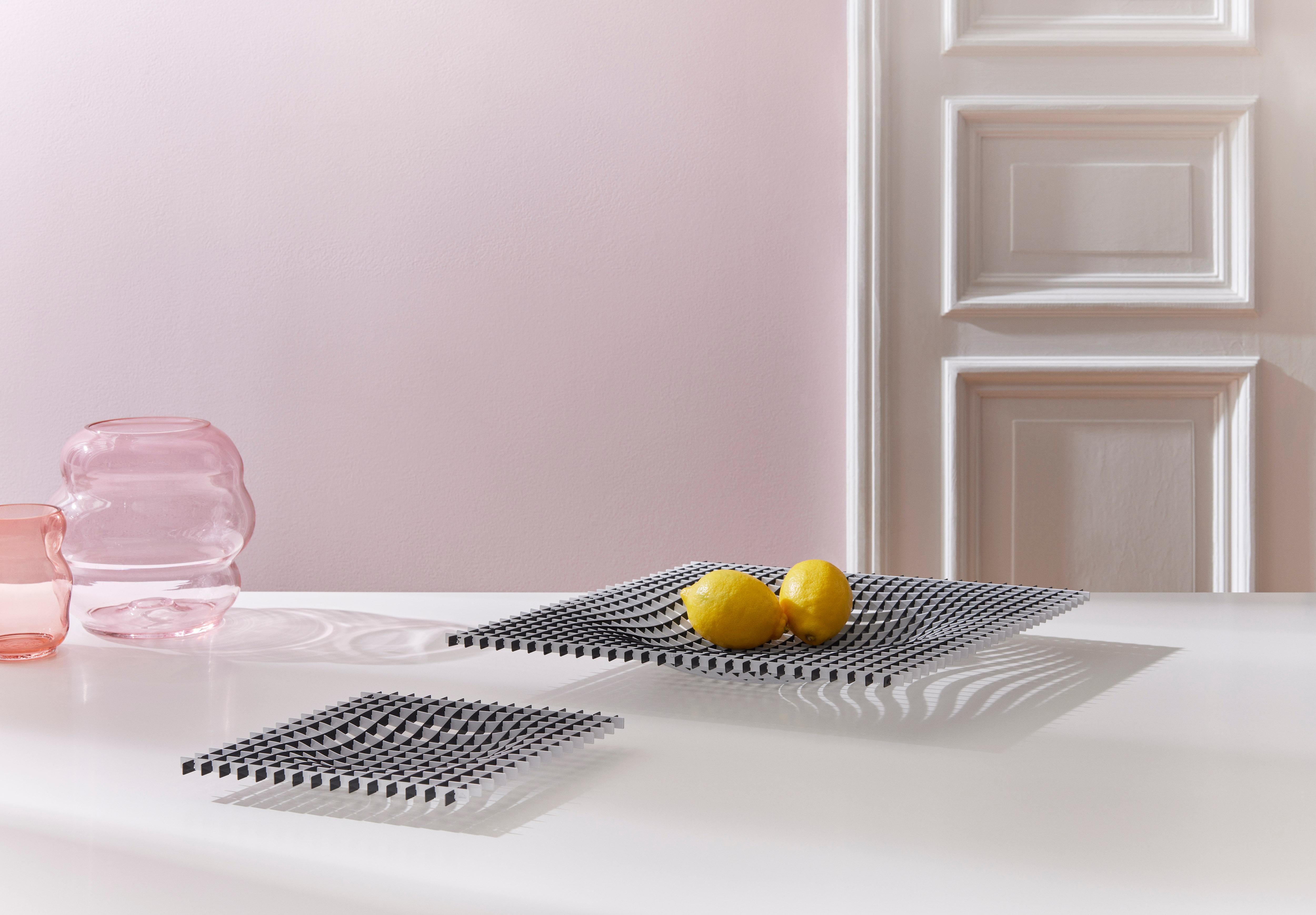 italien GRAVITÉ : Centre de table contemporain en noir et blanc en vente