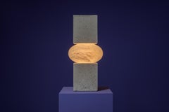 Dekorative Tischleuchte Gravity aus Beton und Alabaster von Amarist Studio