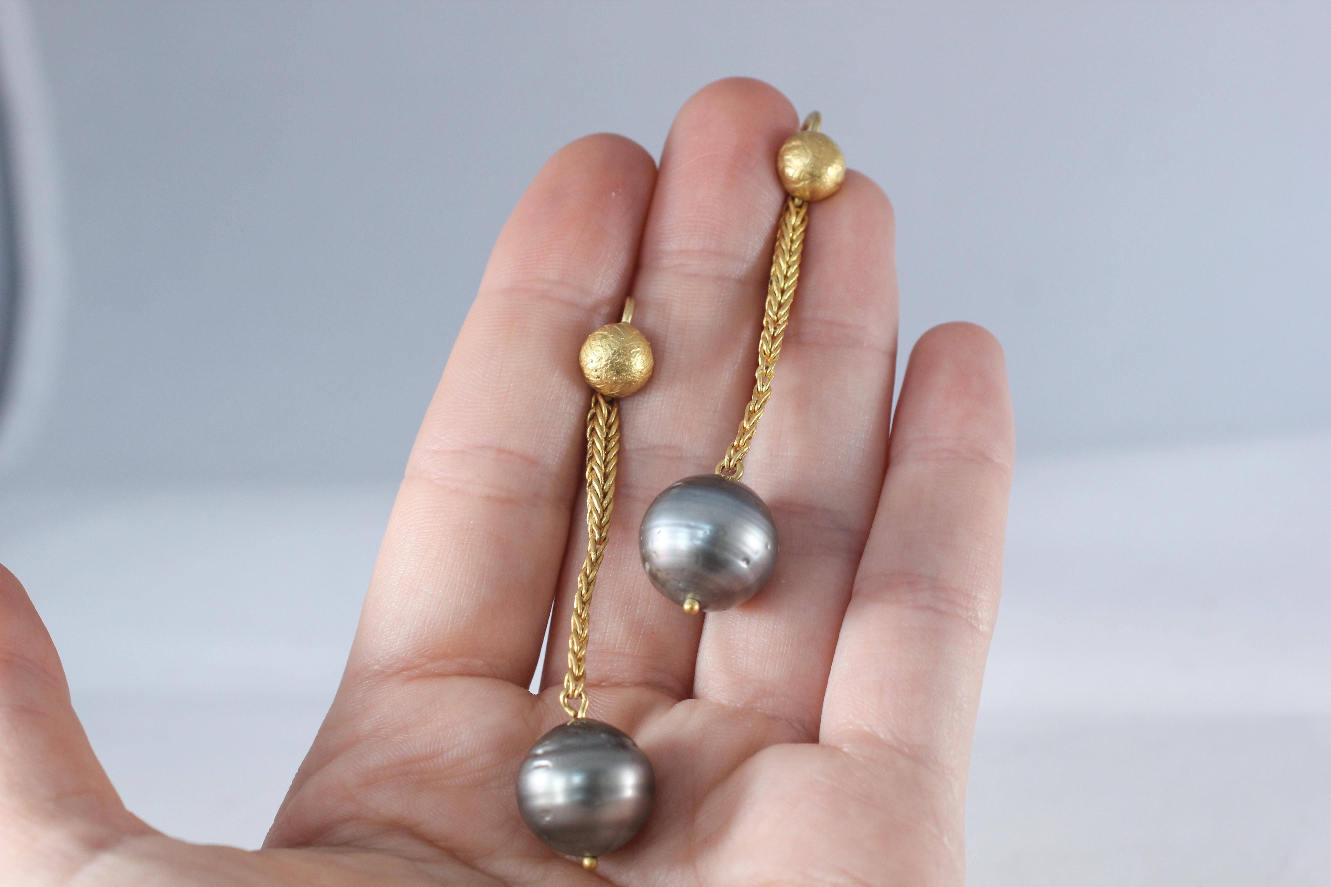 Gray 22K Gold Tahitian Pearl Dangle Drop Earrings Contemporary Design For Sale 2
