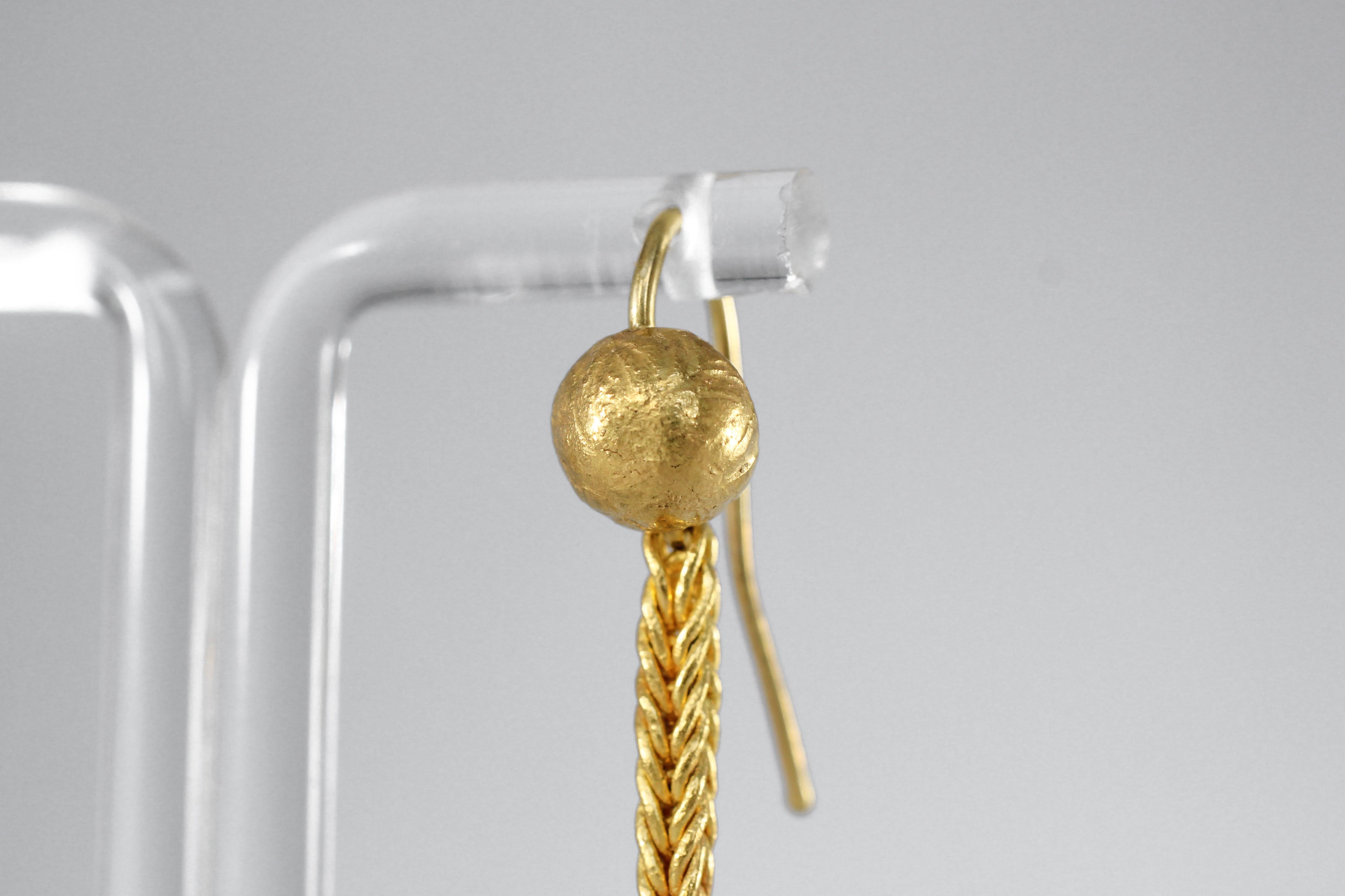 Graue 22 Karat Gold Tahiti-Perlen-Tropfen-Ohrringe zeitgenössisches Design im Zustand „Neu“ im Angebot in New York, NY