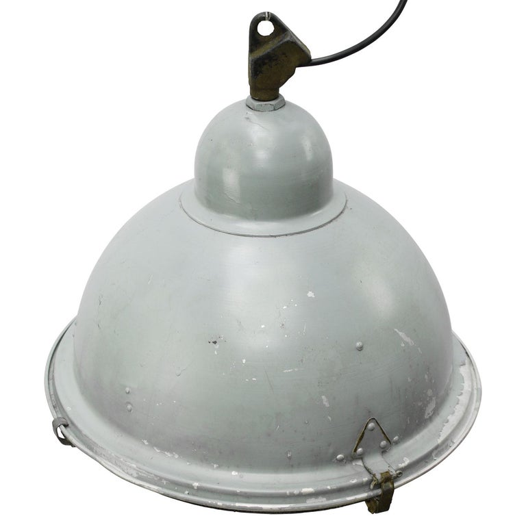 Gray Industrial pendant.
Aluminum shade, cast iron top and clear glass.

Weight: 4.50 kg / 9.9 lb

Priced per individual item. All lamps have been made suitable by international standards for incandescent light bulbs, energy-efficient and LED
