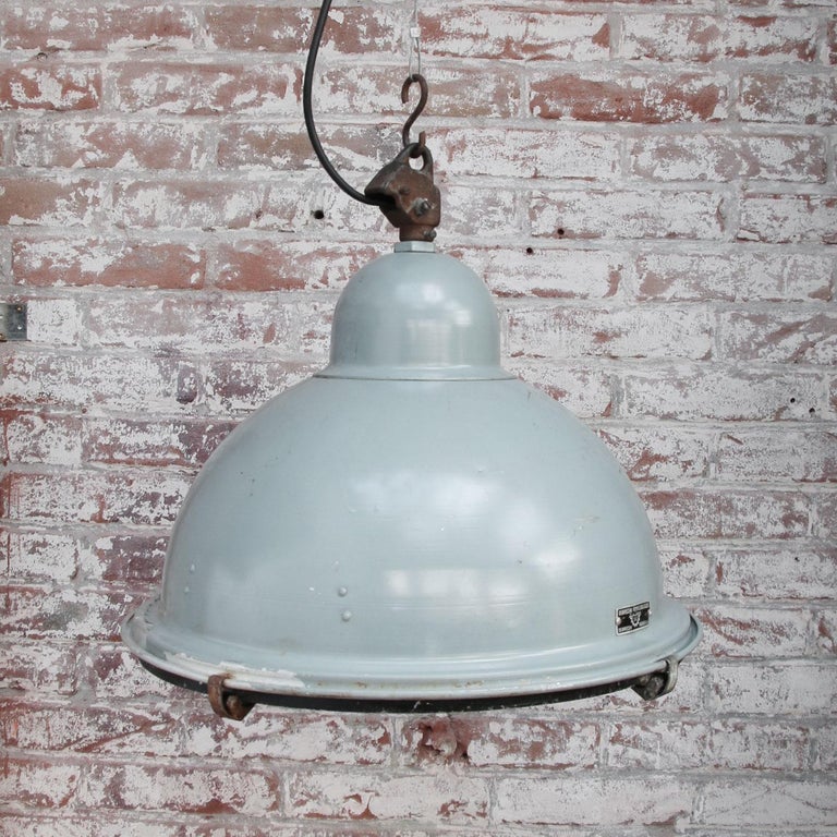 Gray Aluminum Vintage Industrial Cast Iron Top Clear Glass Pendant Lamps In Good Condition For Sale In Amsterdam, NL