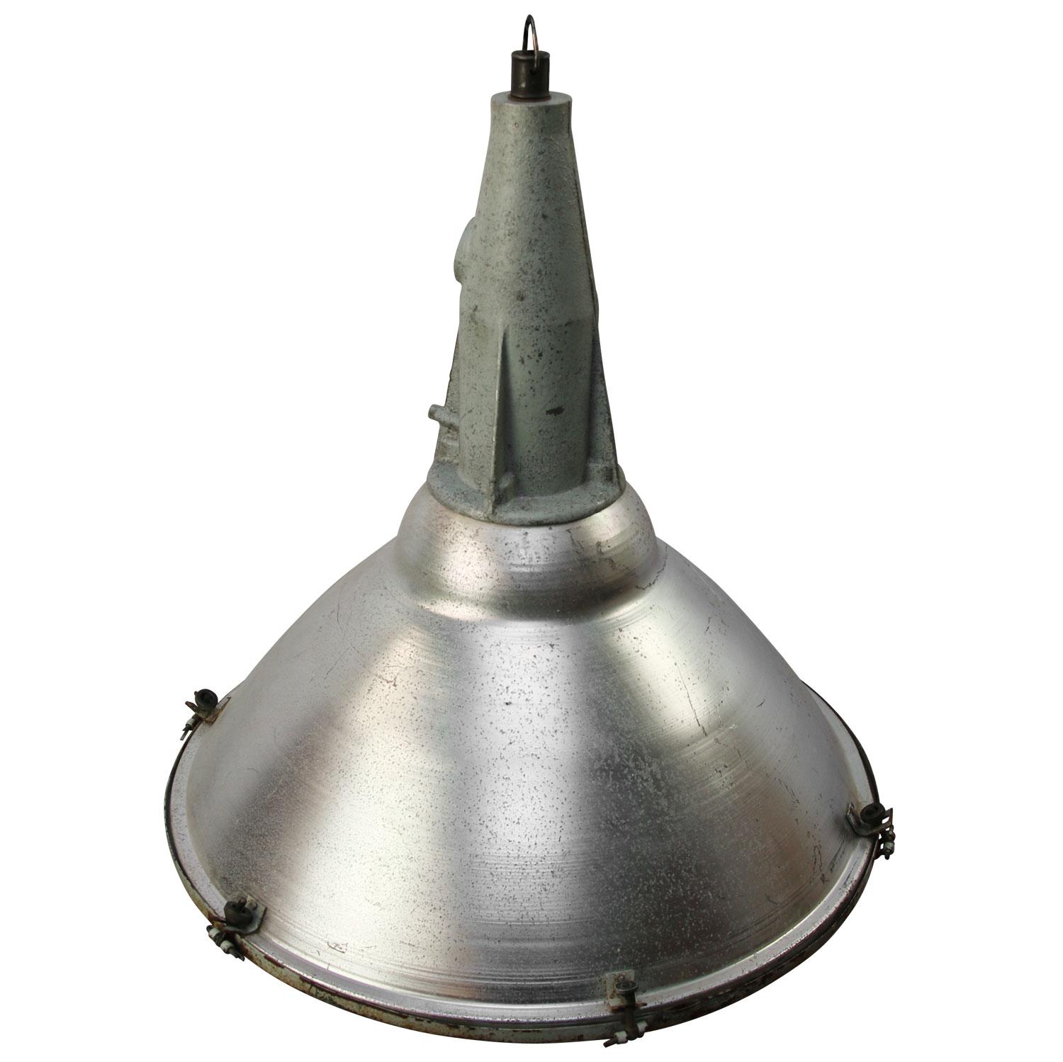 Industrial hanging pendant lamp.
Aluminum shade, cast iron top, clear glass.

Weight: 7.50 kg / 16.5 lb

Priced per individual item. All lamps have been made suitable by international standards for incandescent light bulbs, energy-efficient and LED