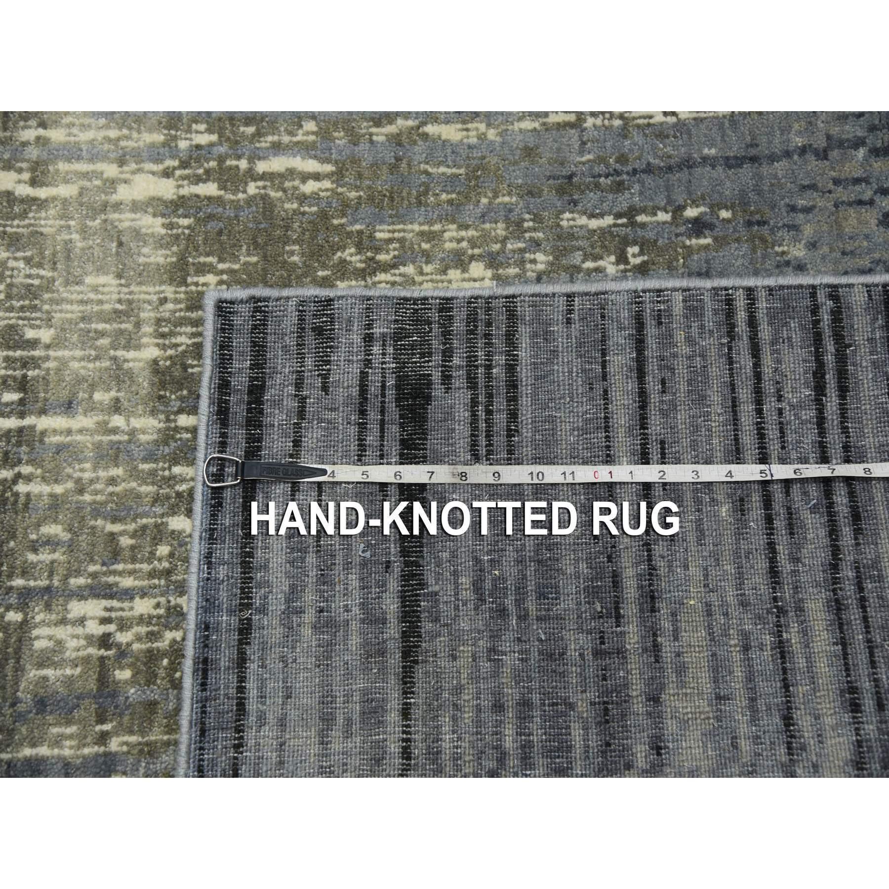 Tappeto orientale quadrato in pura lana, grigio e nero, annodato a mano e con design Ombrene. in vendita 3