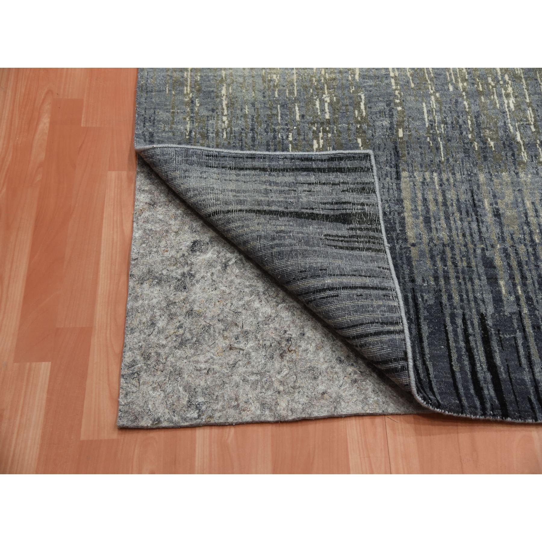 Indiano Tappeto orientale quadrato in pura lana, grigio e nero, annodato a mano e con design Ombrene. in vendita