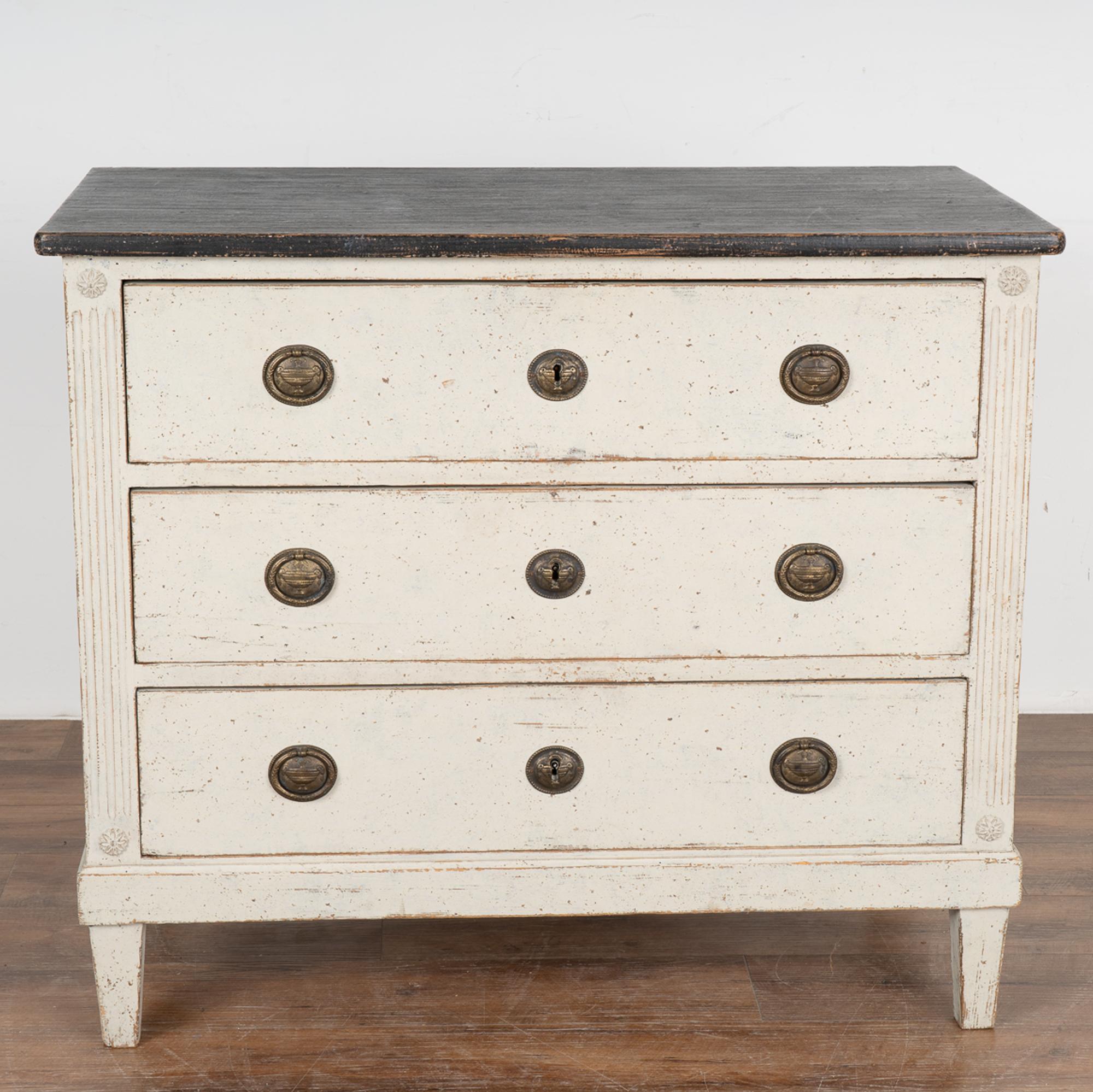 Gray and Black Painted Gustavian Chest of Drawers, Sweden, circa 1840-1860 In Good Condition In Round Top, TX