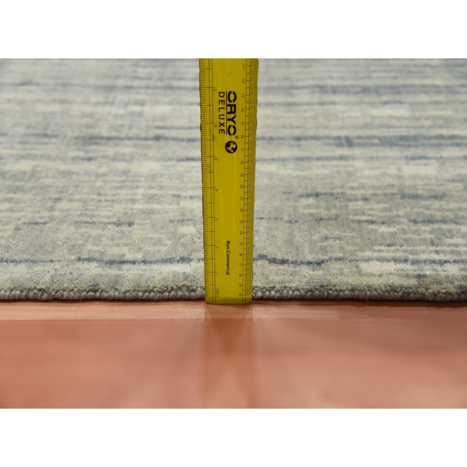 Handgeknüpfter moderner Teppich in Grau und Schwarz aus reiner Wolle im Ombre-Design 10'1