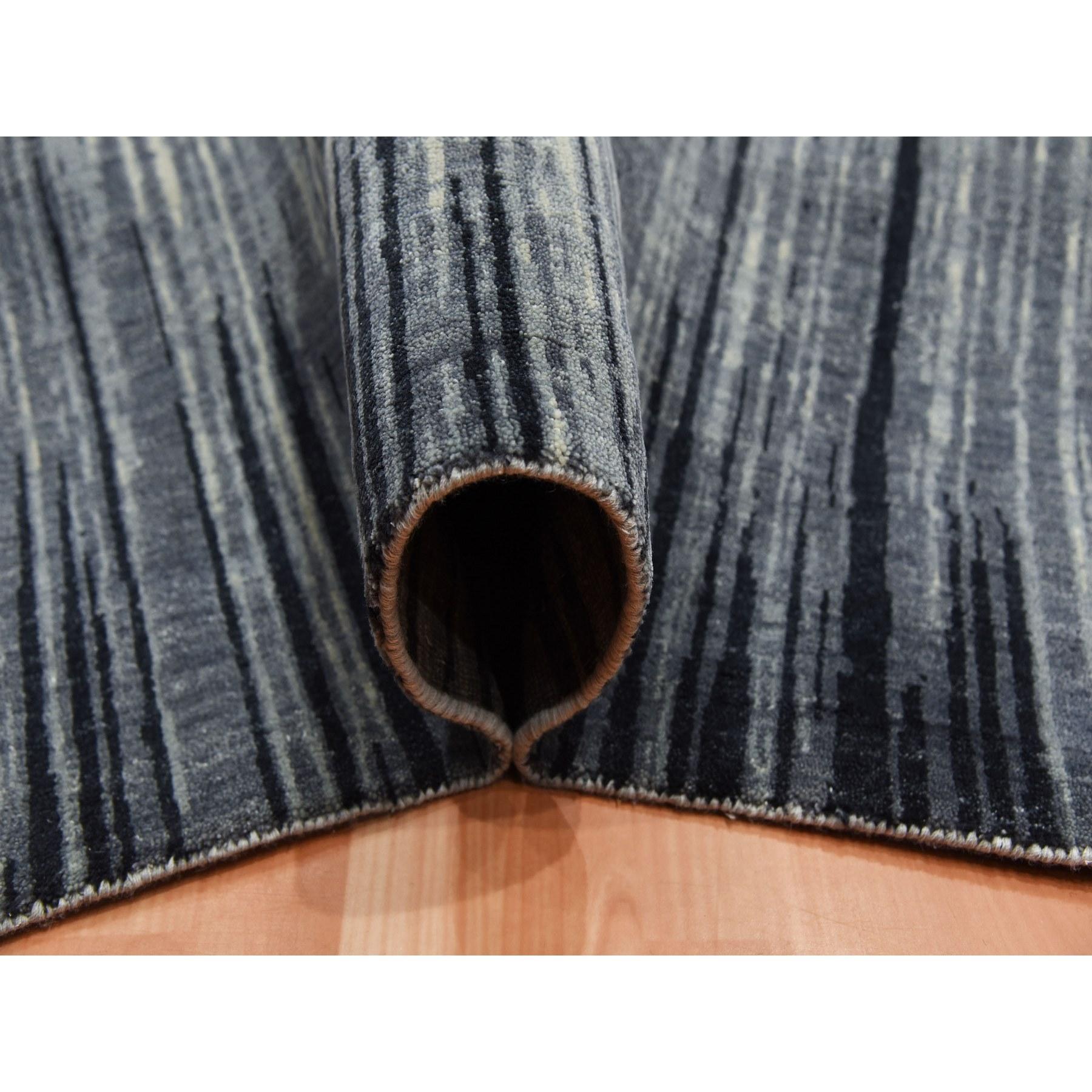 Handgeknüpfter moderner Teppich in Grau und Schwarz aus reiner Wolle im Ombre-Design 10'1