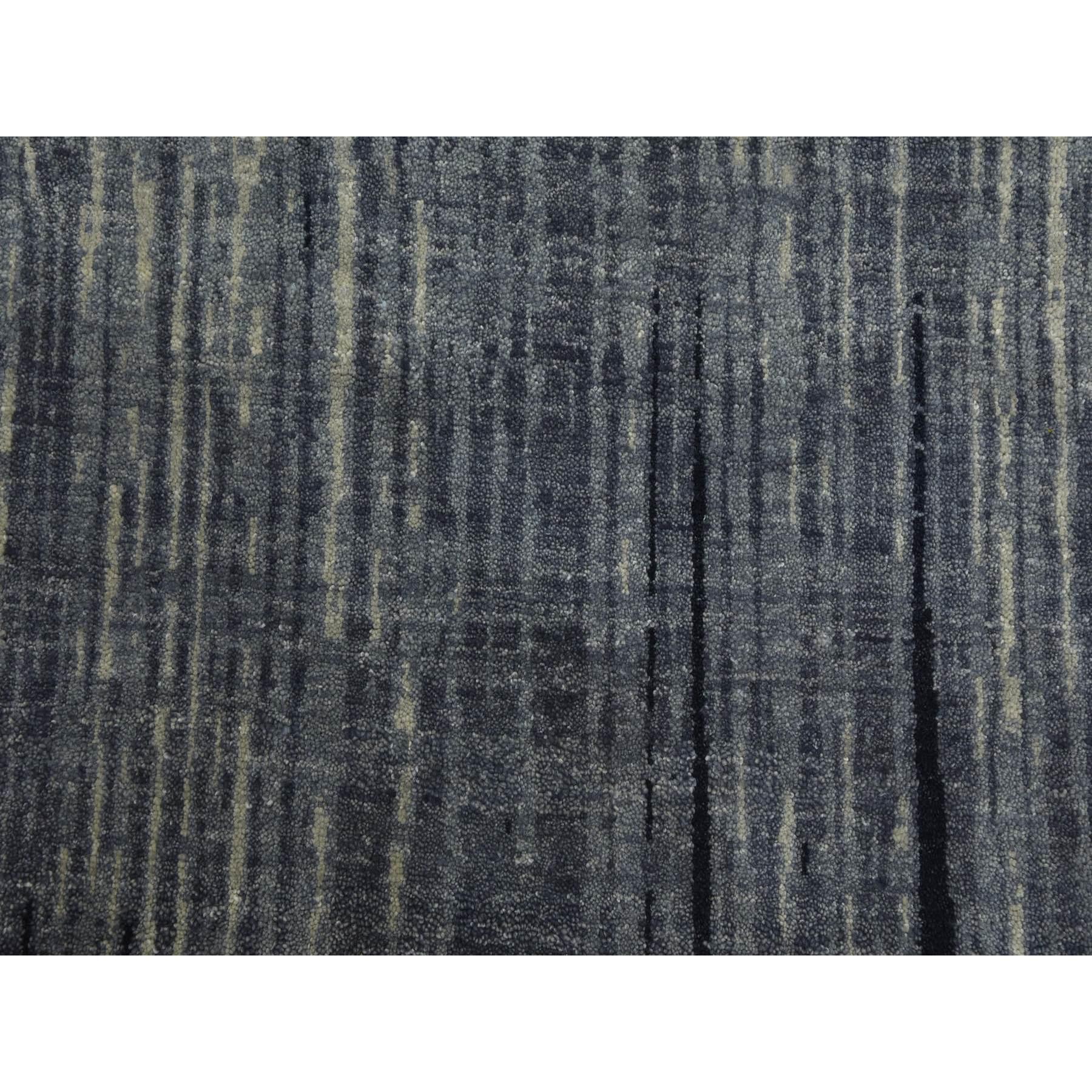 Handgeknüpfter moderner Teppich in Grau und Schwarz aus reiner Wolle im Ombre-Design 10'1