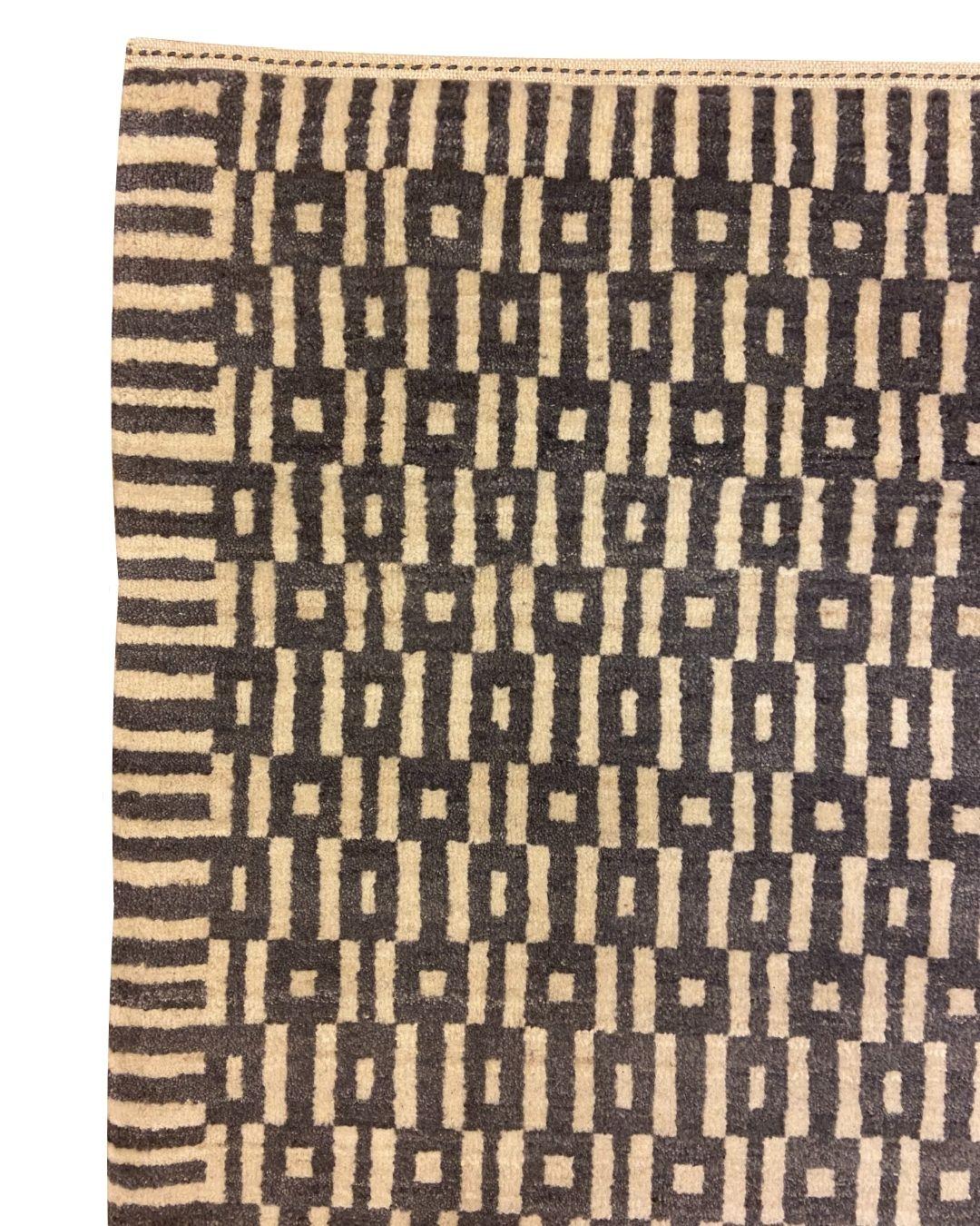 Graue und cremefarbene Wolle Art Deco Persischer Teppich, 4' x 6' (Art déco) im Angebot