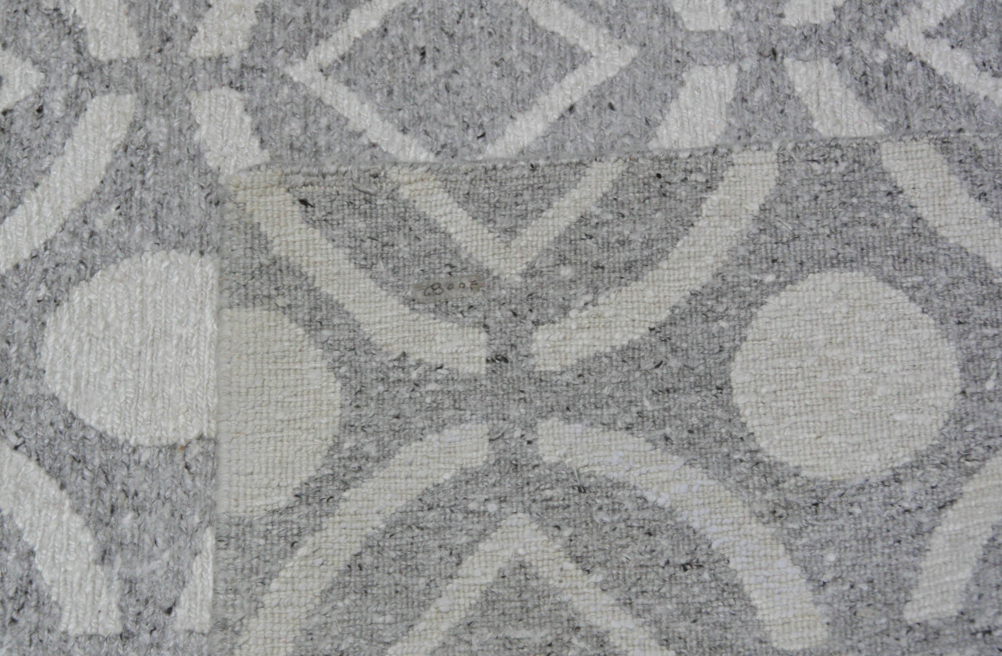 Hand-Knotted Gray and Ivory Pattern Rug For Sale