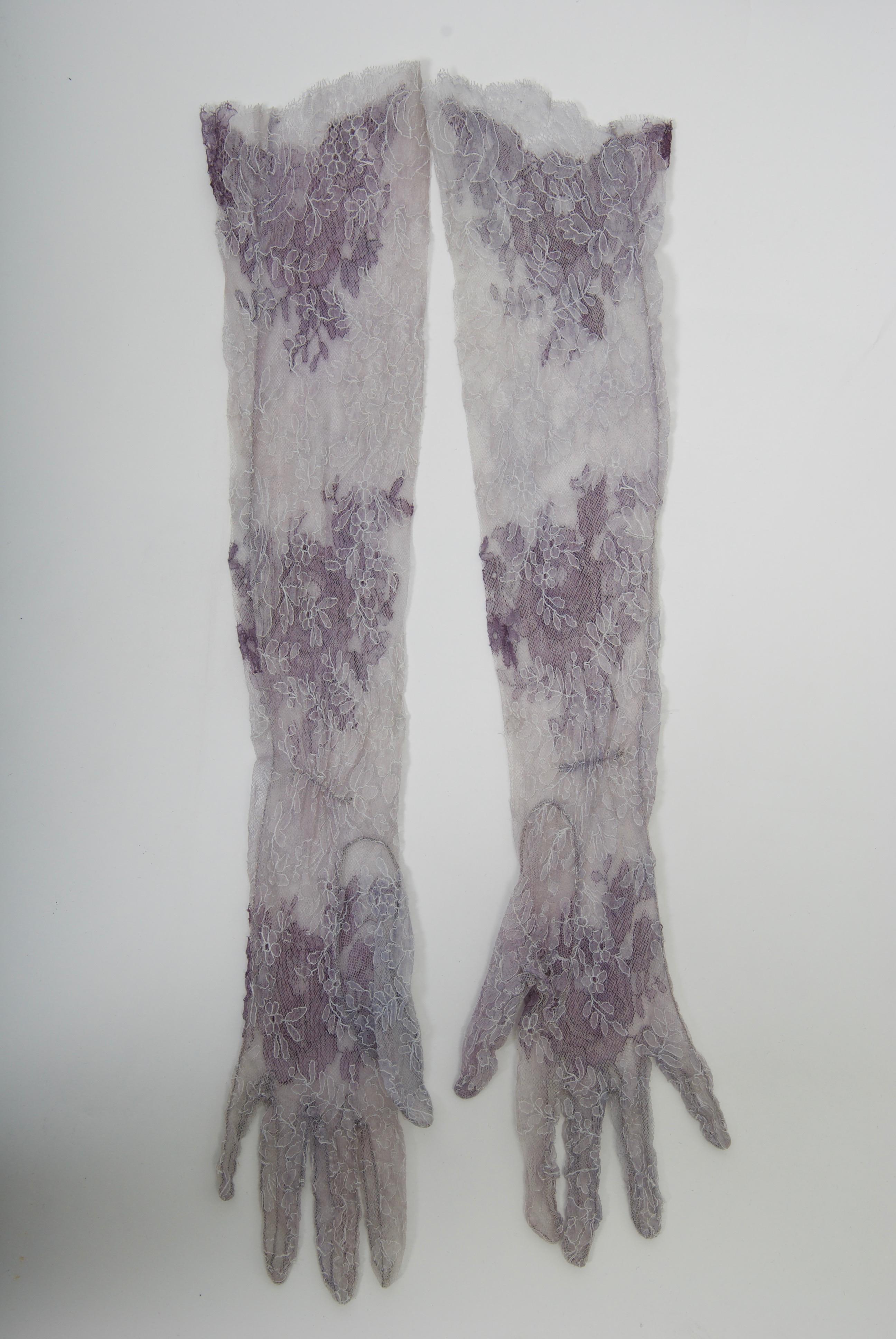 Gray and Purple Long Lace Gloves In Good Condition In Alford, MA