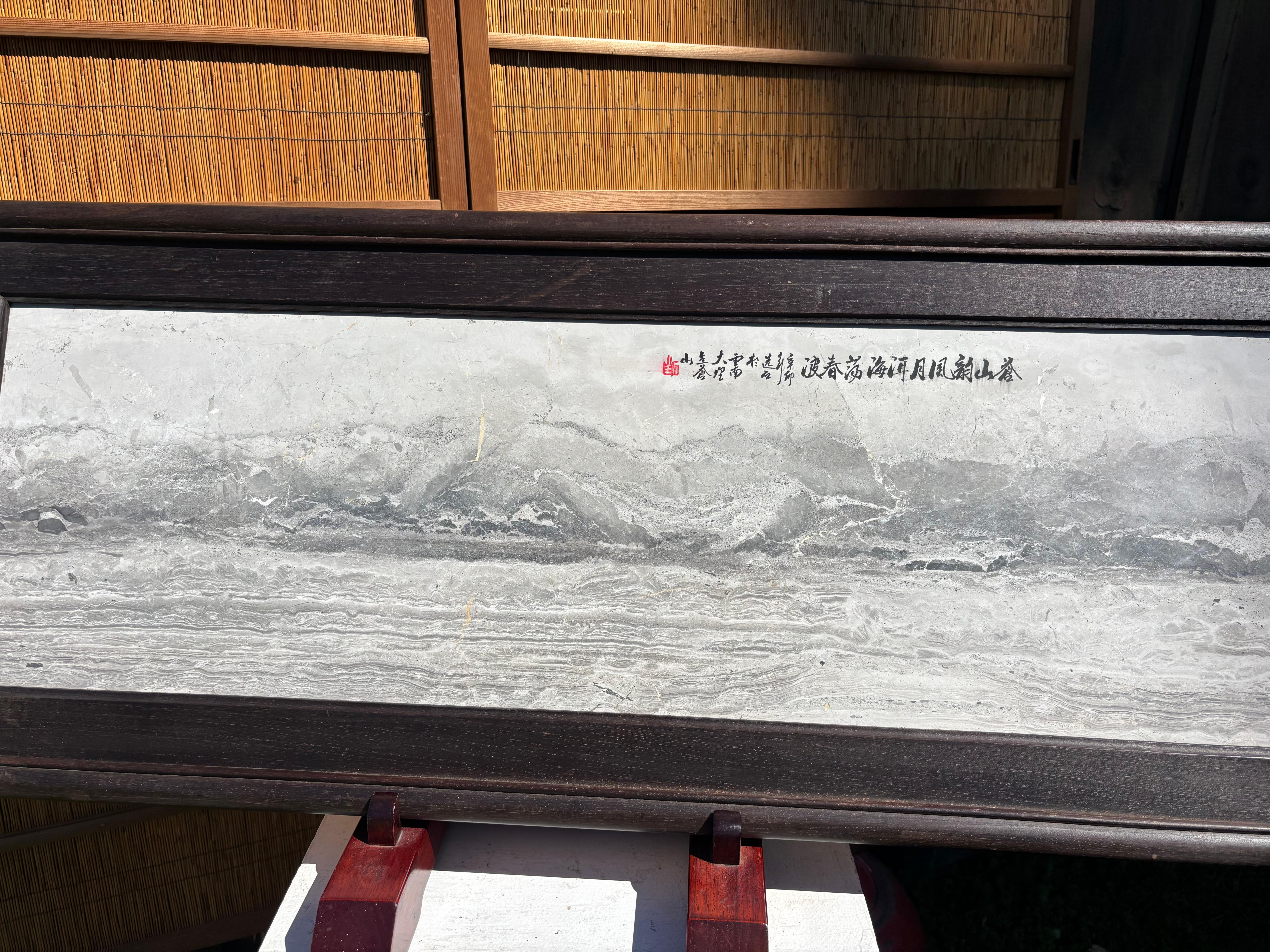 Graue und weiße Landschaftsmalerei Meer & Berge Fine Works of Art (Handgeschnitzt) im Angebot