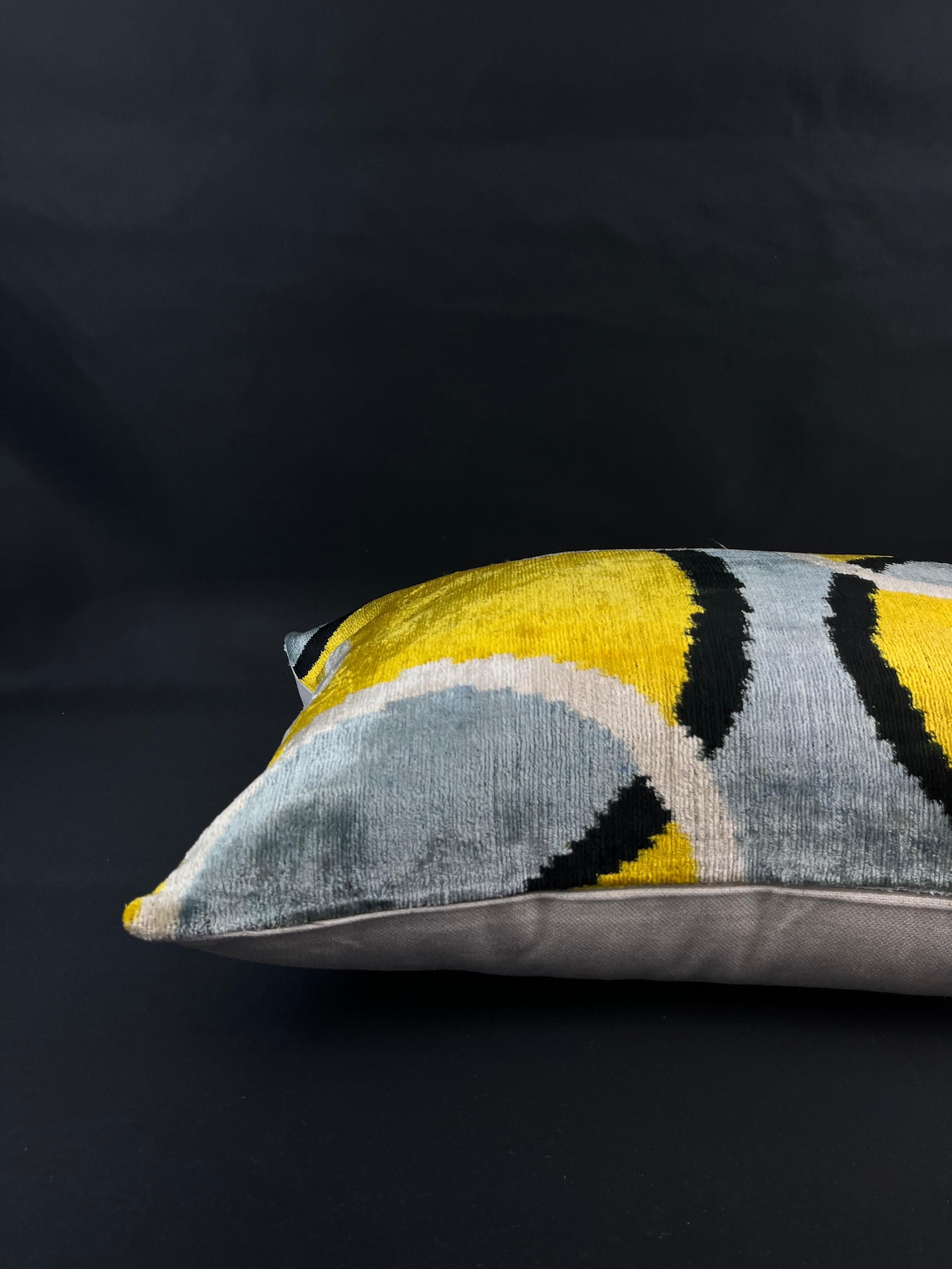 Turkish Gray and Yellow Geometric Circle Design Velvet Silk Ikat Pillow Cover For Sale