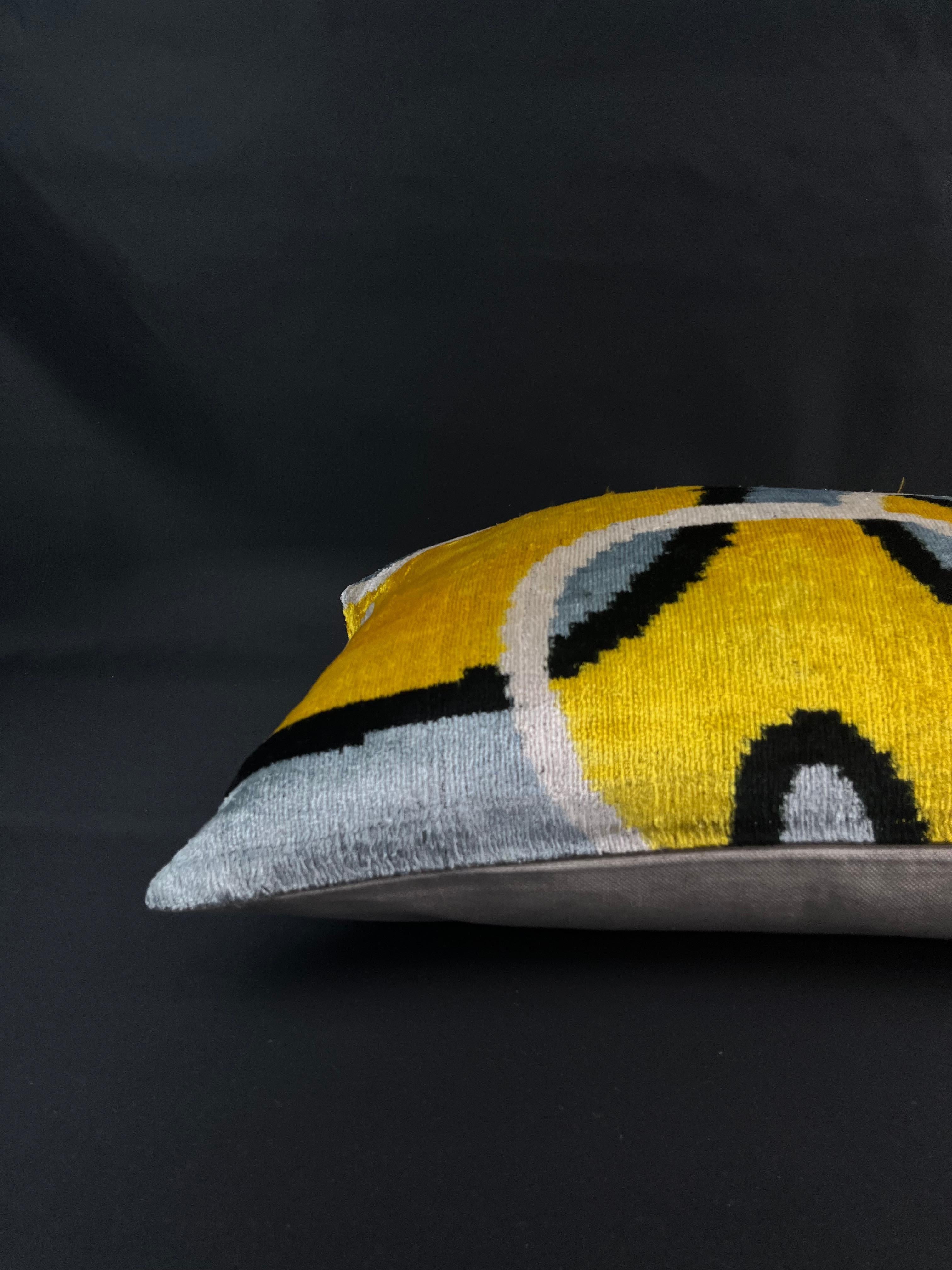 Turkish Grey and Yellow Geometric Circle Design Velvet Silk Ikat Pillow Cover For Sale