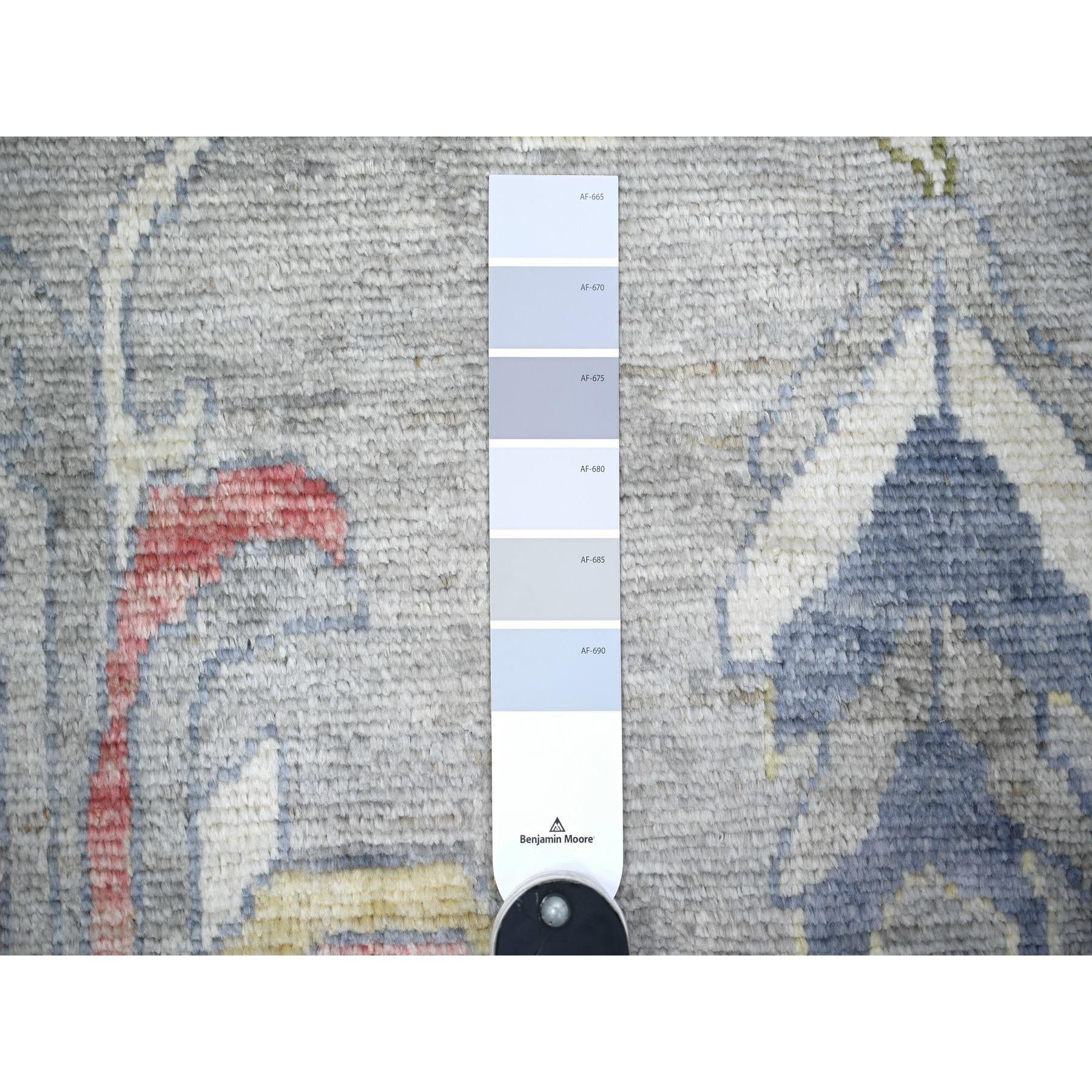 Tapis oriental gris Angora Oushak à motif coloré noué à la main 12'2