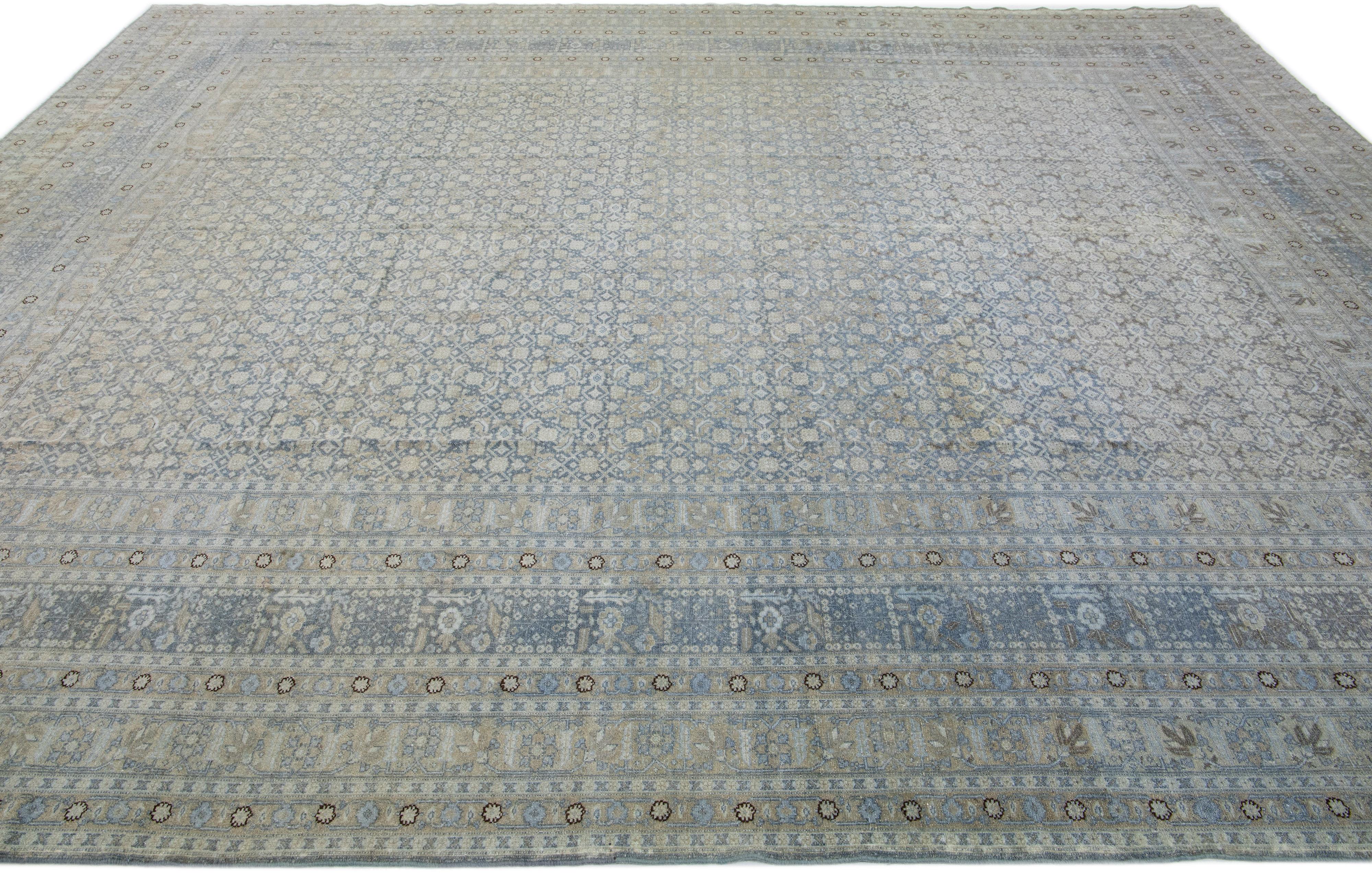 Alfombra Persa Antigua de Lana Malayer Gris Hecha a Mano con Motivo Floral Allover en Bueno estado para la venta en Norwalk, CT