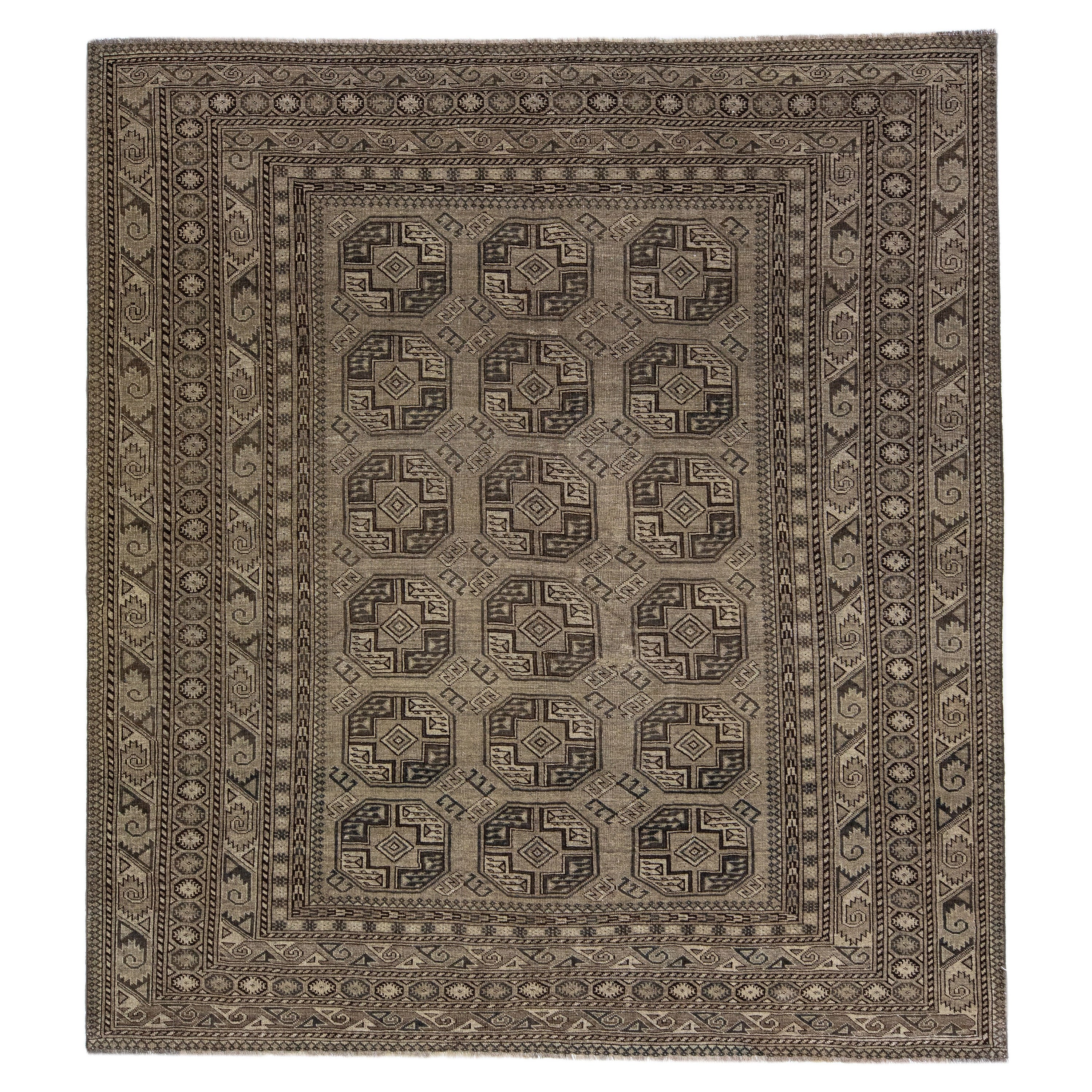 Tapis persan antique turkmène fait à la main gris avec motif géométrique en vente