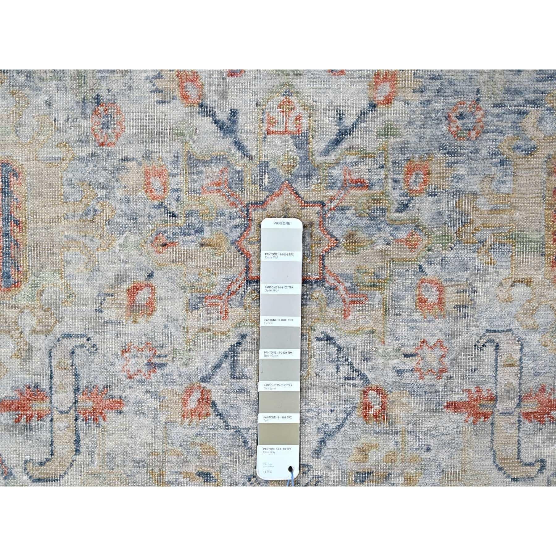 Gray Antiqued Persian Ziegler Mahal Design Distressed 100% Wool Hand Knotted Rug (21. Jahrhundert und zeitgenössisch) im Angebot