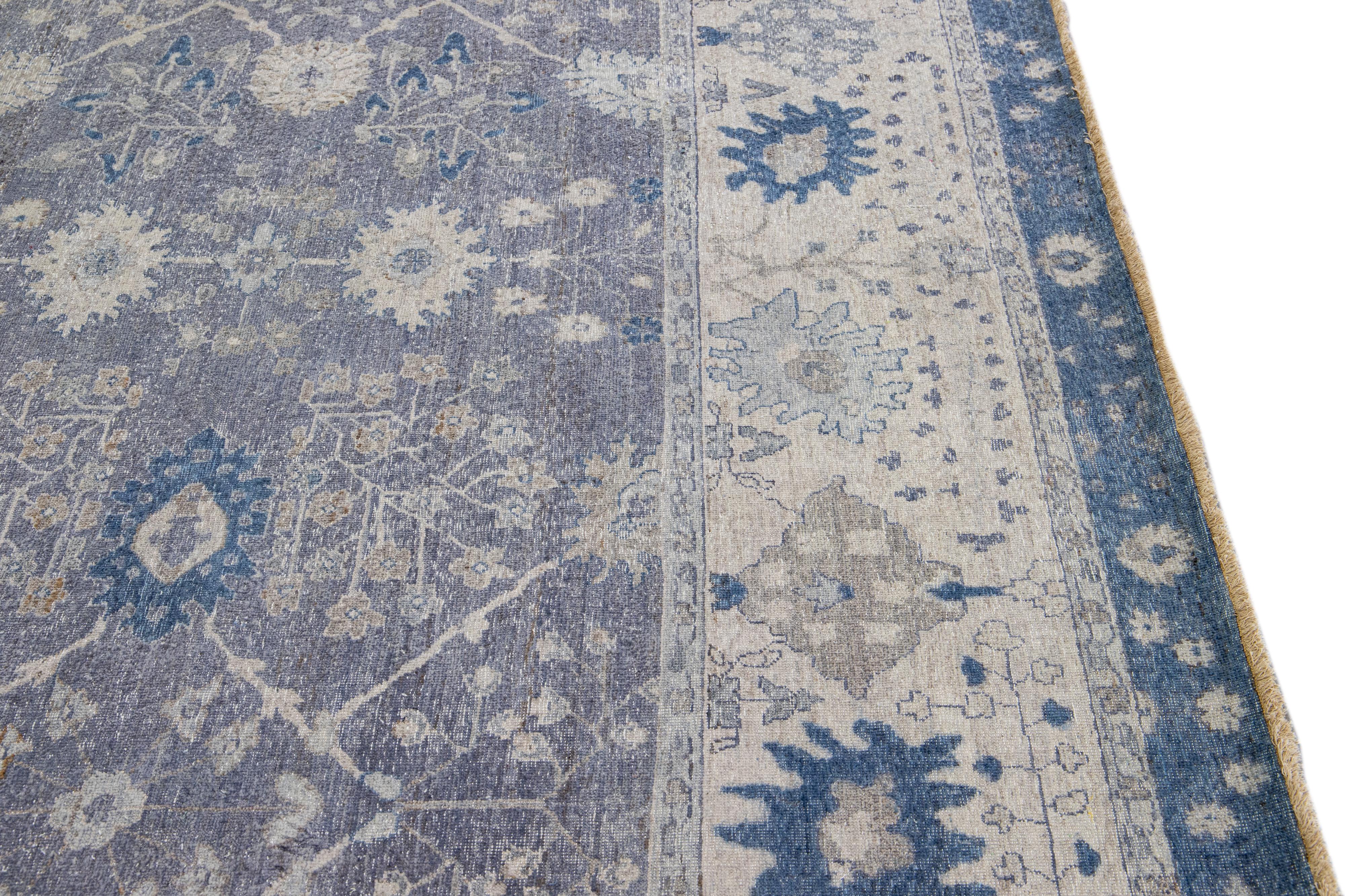Apadana's Artisan Collection Handgefertigter Allover-Wollteppich in Grau im Angebot 1