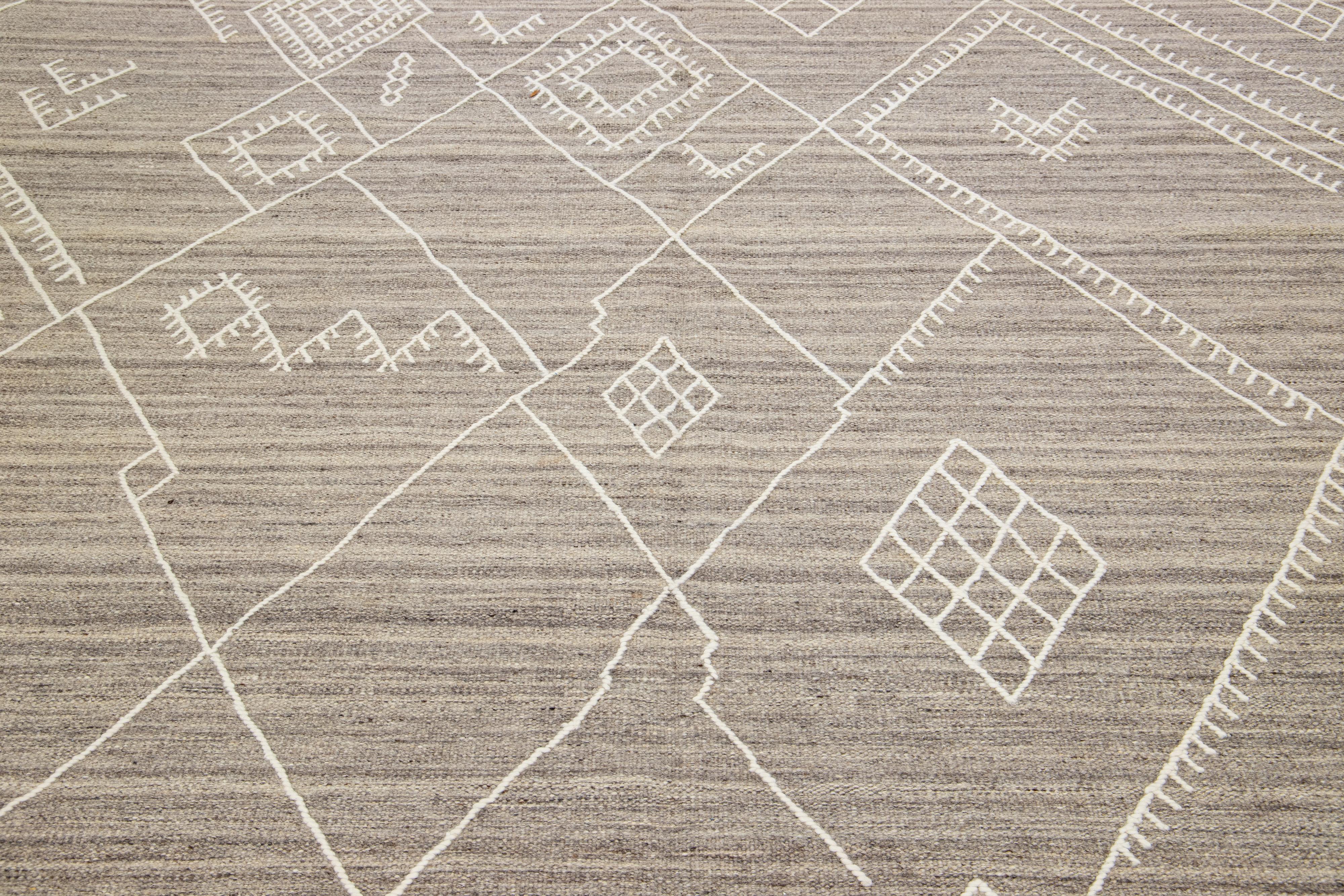 Apadana's Nantucket Kollektion Flachgewebter Kelim-Teppich in Beige mit Coastal-Design (21. Jahrhundert und zeitgenössisch) im Angebot