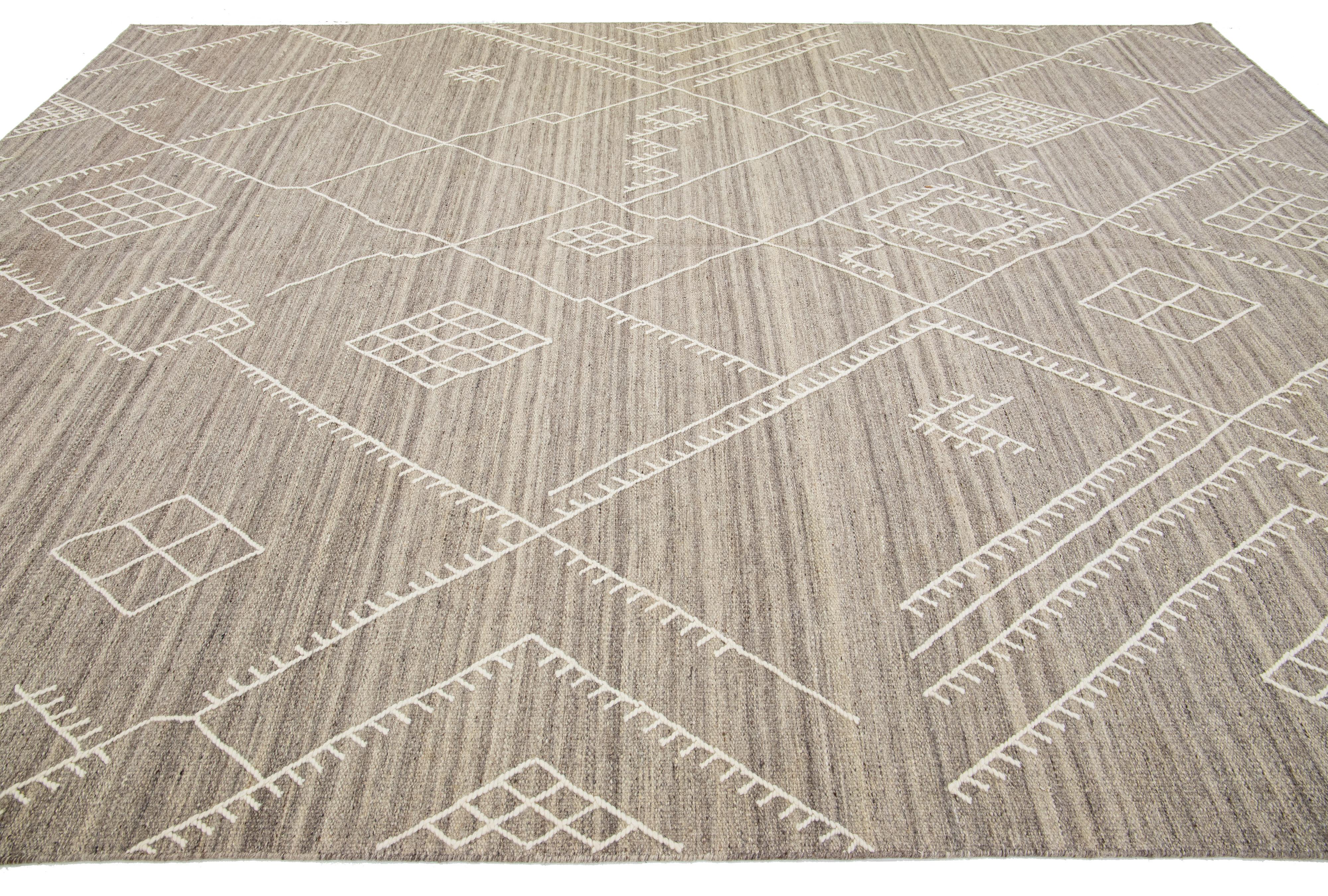 Apadana's Nantucket Kollektion Flachgewebter Kelim-Teppich in Beige mit Coastal-Design (Handgeknüpft) im Angebot