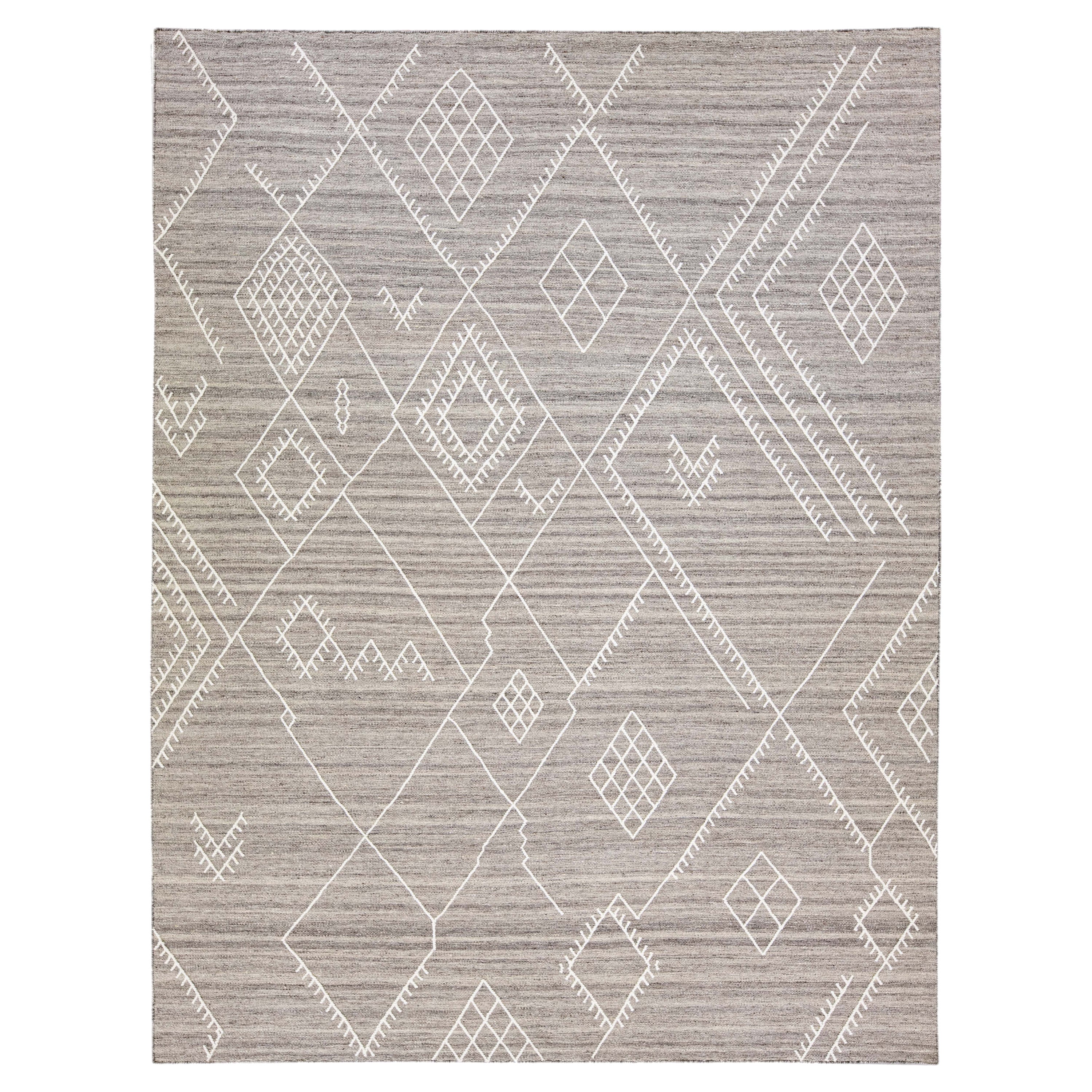 Tapis Kilim en laine gris à tissage plat de la collection Nantucket d'Amadana, design côtier