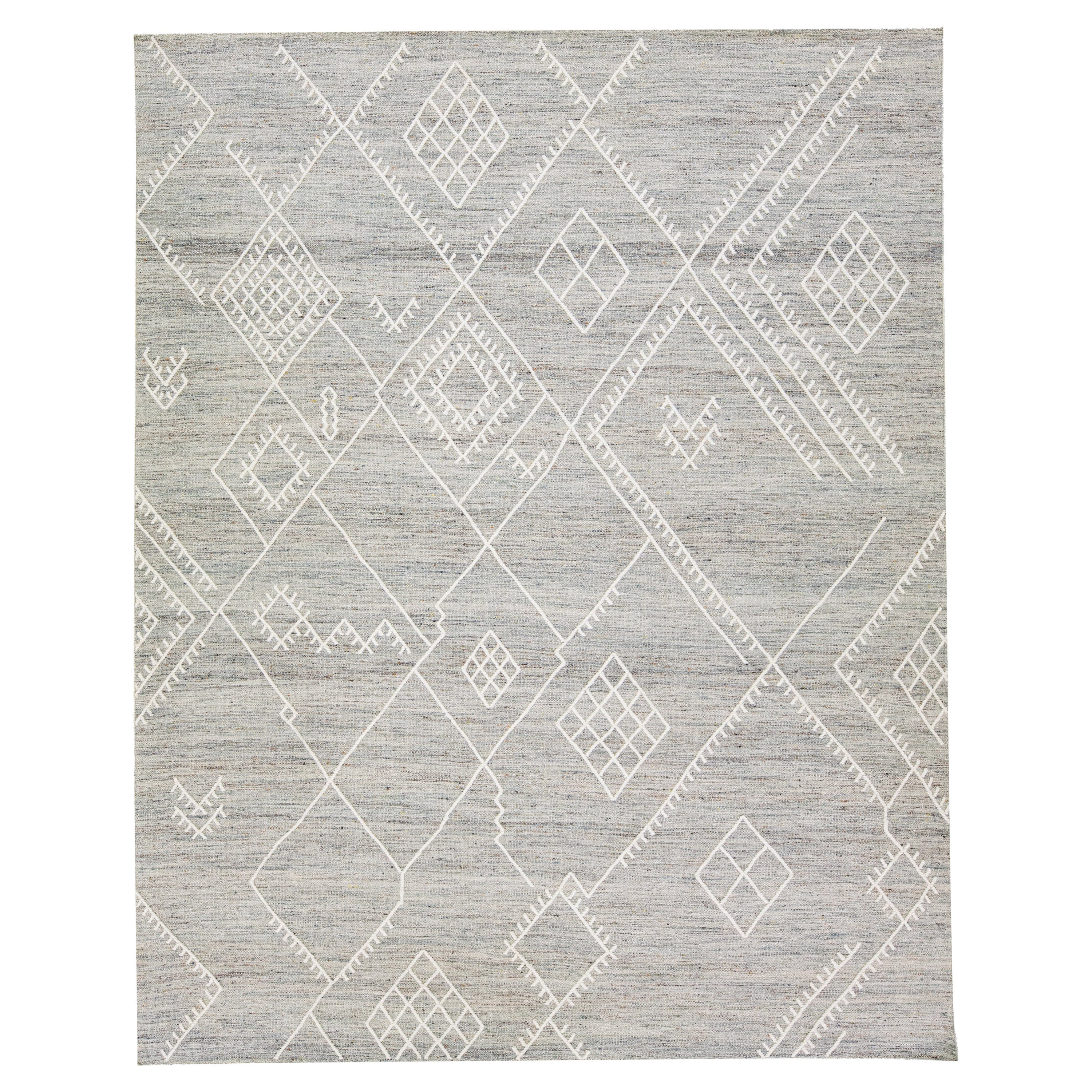 Tapis Kilim en laine gris à tissage plat de la collection Nantucket d'Amadana, design côtier