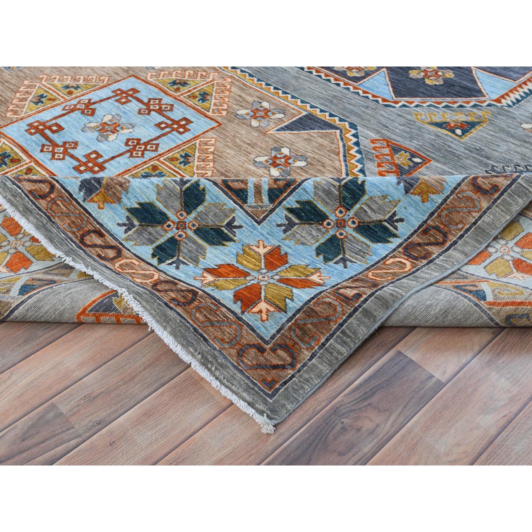 Alfombra anudada a mano de lana 200 KPSI de diseño caucásico de inspiración armenia gris 9'x11'9 Siglo XXI y contemporáneo en venta