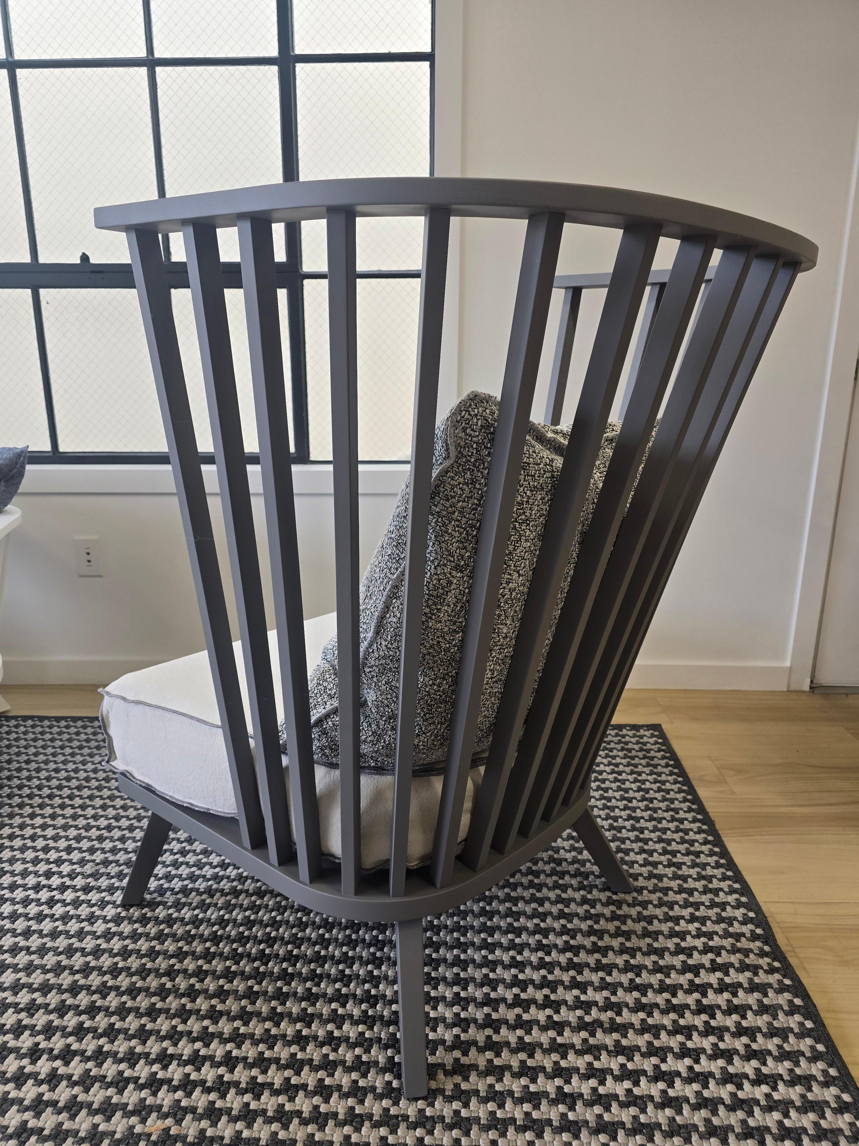 Gray Bergere *Showroom sample im Zustand „Hervorragend“ im Angebot in Carson, CA